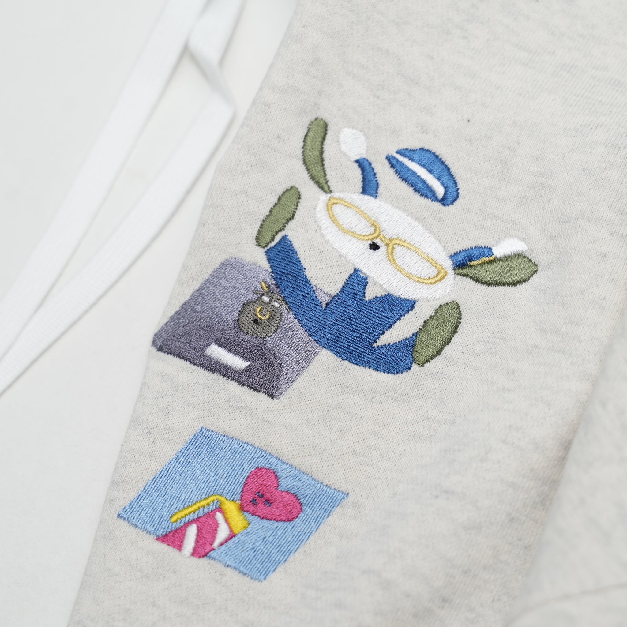 No:bsdodd-03_a | Name:City Scenery Embroidery Hoodie | Color:Oat Meal【BEDSIDEDRAMA_ベッドサイドドラマ】【archive】