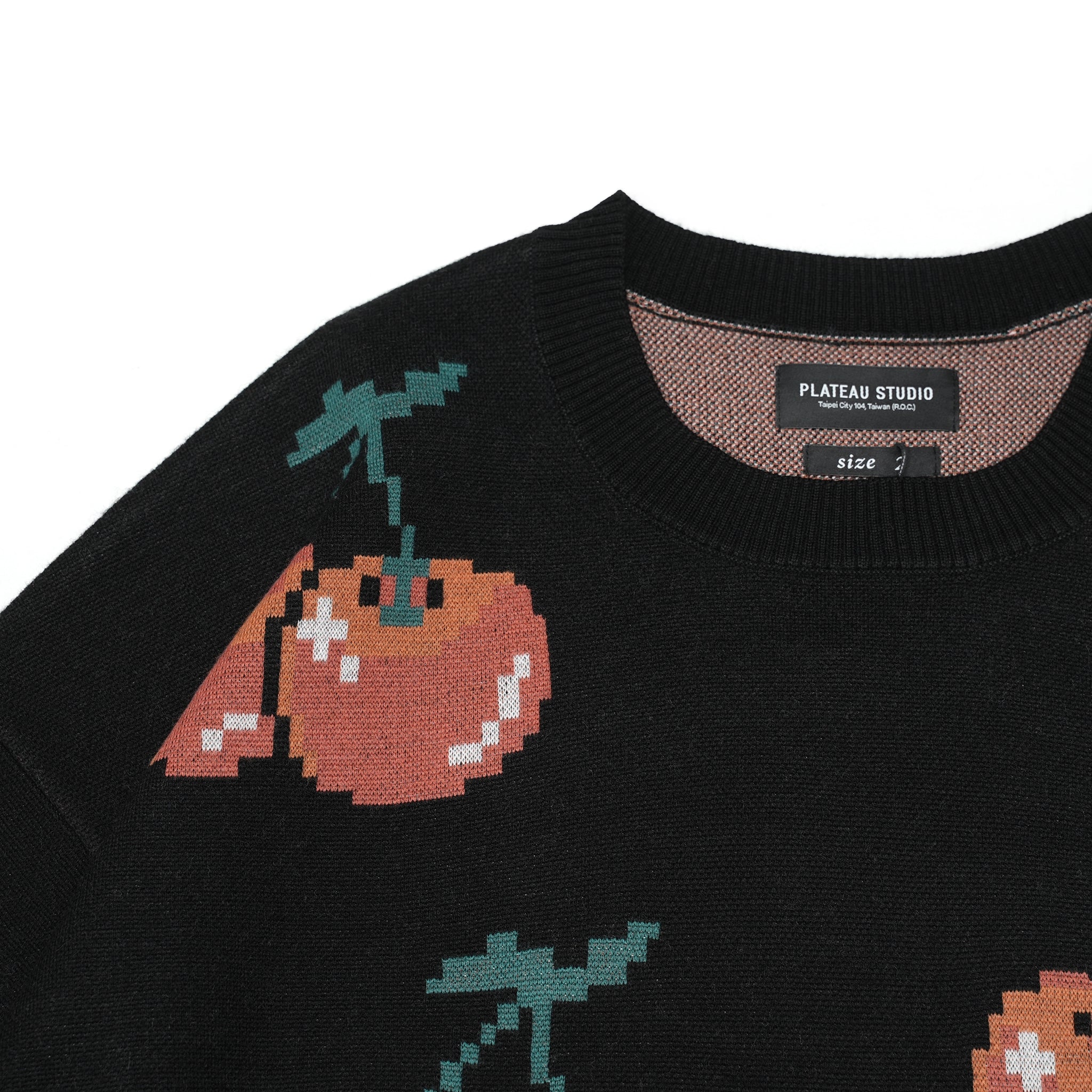 Cherry knit crewneck – Black | PLATEAU STUDIO