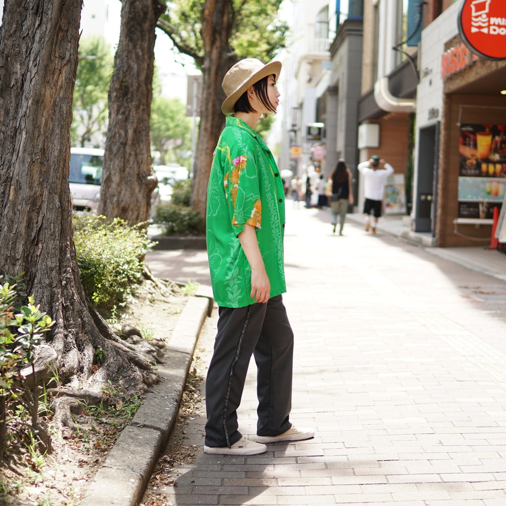 Name:Men's Aloha Shirt-Ohia | Color:Green/Navy | No:542-HASMB【Hilo Hattie ヒロハッティ】【UNISEX ユニセックス】【アロハシャツ】【202003】【ネコポス選択可能】-HILO HATTIE-ADDICTION FUKUOKA