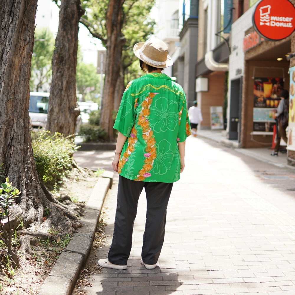 Name:Men's Aloha Shirt-Ohia | Color:Green/Navy | No:542-HASMB【Hilo Hattie ヒロハッティ】【UNISEX ユニセックス】【アロハシャツ】【202003】【ネコポス選択可能】-HILO HATTIE-ADDICTION FUKUOKA