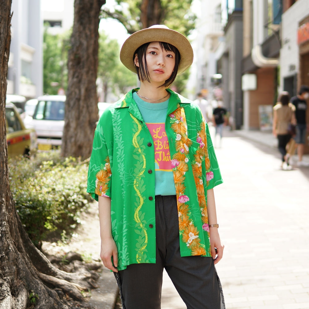 Name:Men's Aloha Shirt-Ohia | Color:Green/Navy | No:542-HASMB【Hilo Hattie ヒロハッティ】【UNISEX ユニセックス】【アロハシャツ】【202003】【ネコポス選択可能】-HILO HATTIE-ADDICTION FUKUOKA