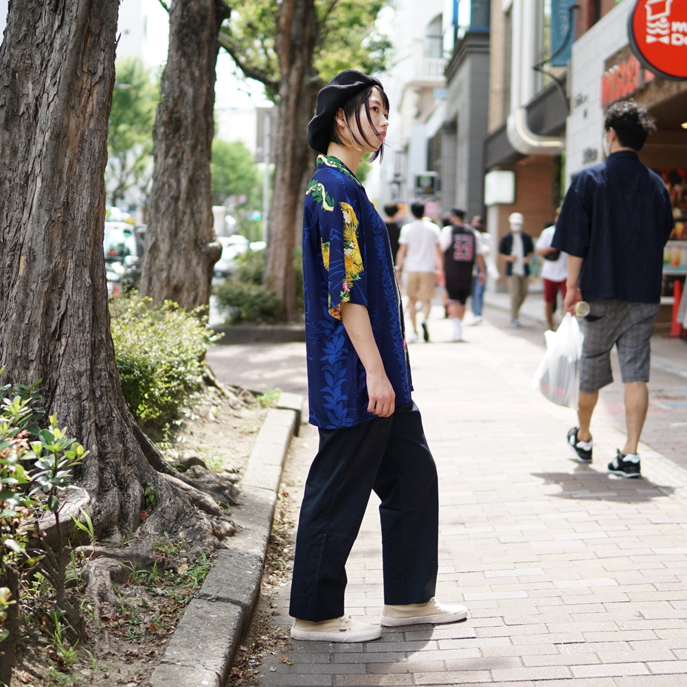 Name:Men's Aloha Shirt-Ohia | Color:Green/Navy | No:542-HASMB【Hilo Hattie ヒロハッティ】【UNISEX ユニセックス】【アロハシャツ】【202003】【ネコポス選択可能】-HILO HATTIE-ADDICTION FUKUOKA