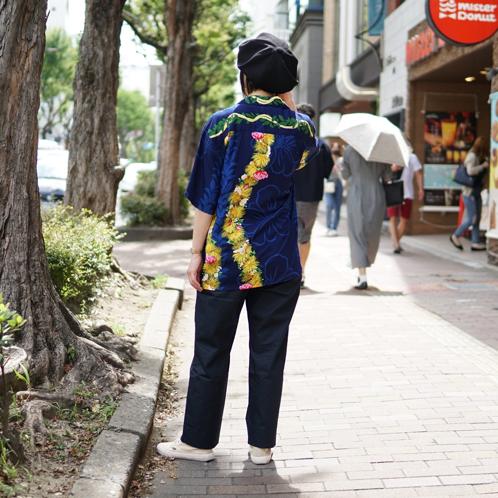 Name:Men's Aloha Shirt-Ohia | Color:Green/Navy | No:542-HASMB【Hilo Hattie ヒロハッティ】【UNISEX ユニセックス】【アロハシャツ】【202003】【ネコポス選択可能】-HILO HATTIE-ADDICTION FUKUOKA