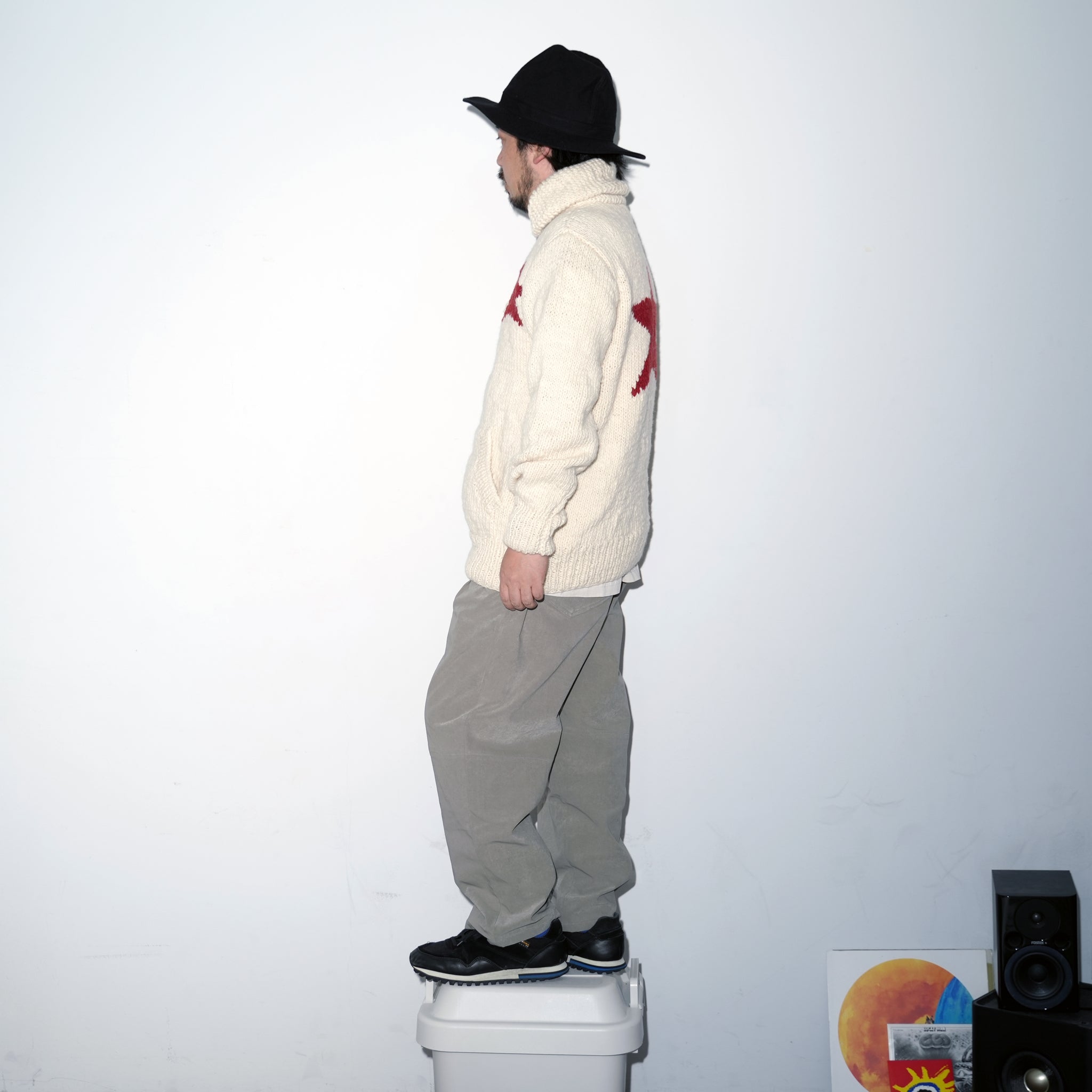 CHS81-01 | Star Zipper Cardigan | Color:Ivory X Red【CHAMULA_チャムラ】【MONITALY_モニタリー】