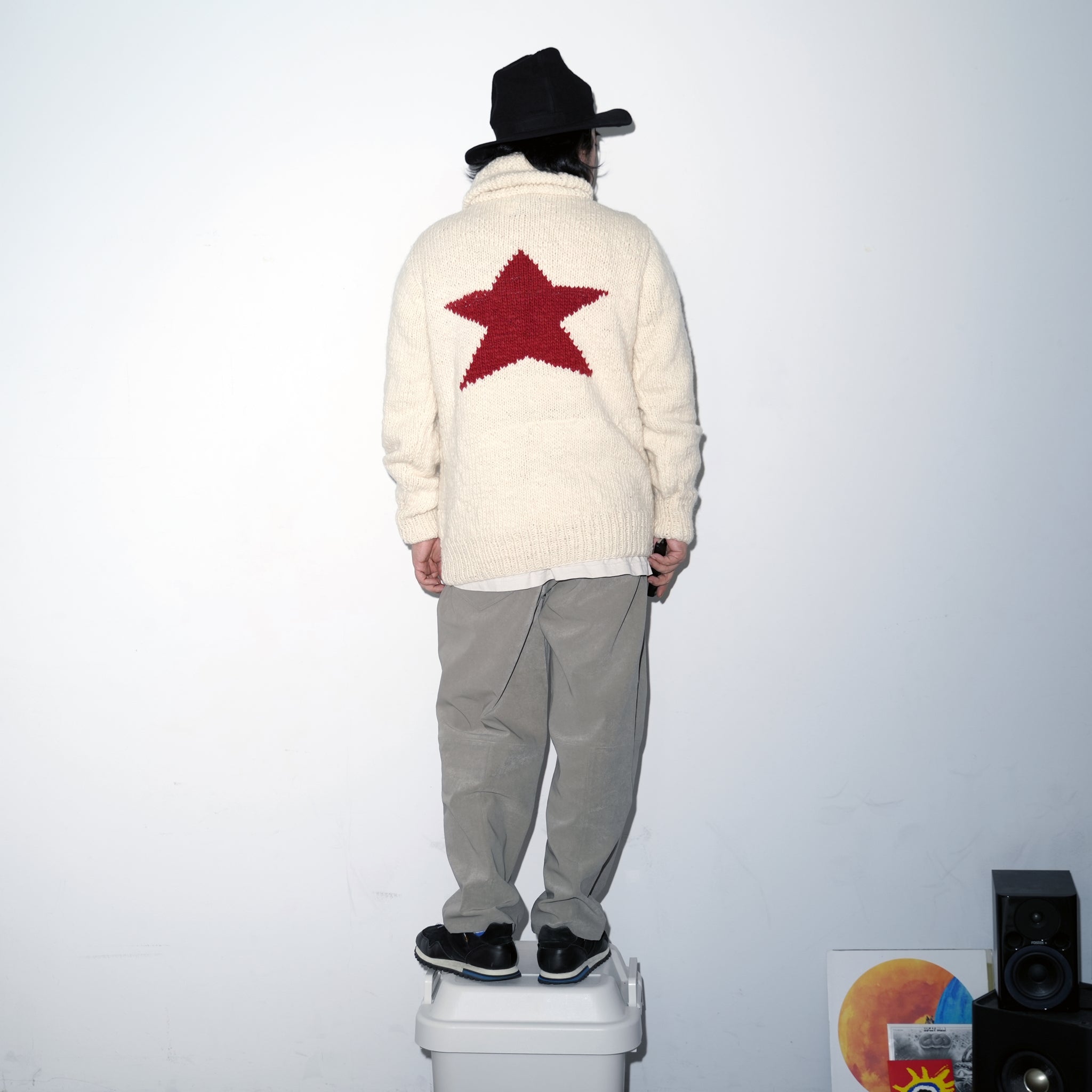CHS81-01 | Star Zipper Cardigan | Color:Ivory X Red【CHAMULA_チャムラ】【MONITALY_モニタリー】