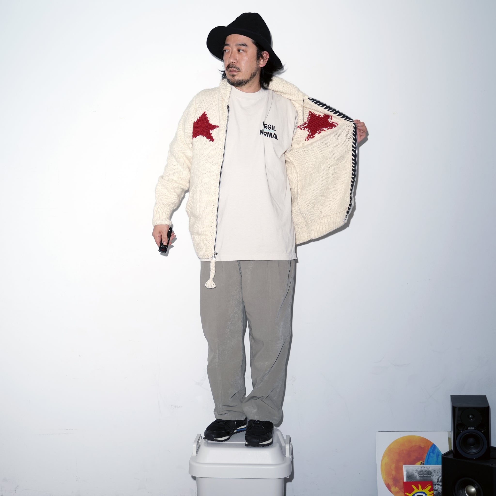 CHS81-01 | Star Zipper Cardigan | Color:Ivory X Red【CHAMULA_チャムラ】【MONITALY_モニタリー】