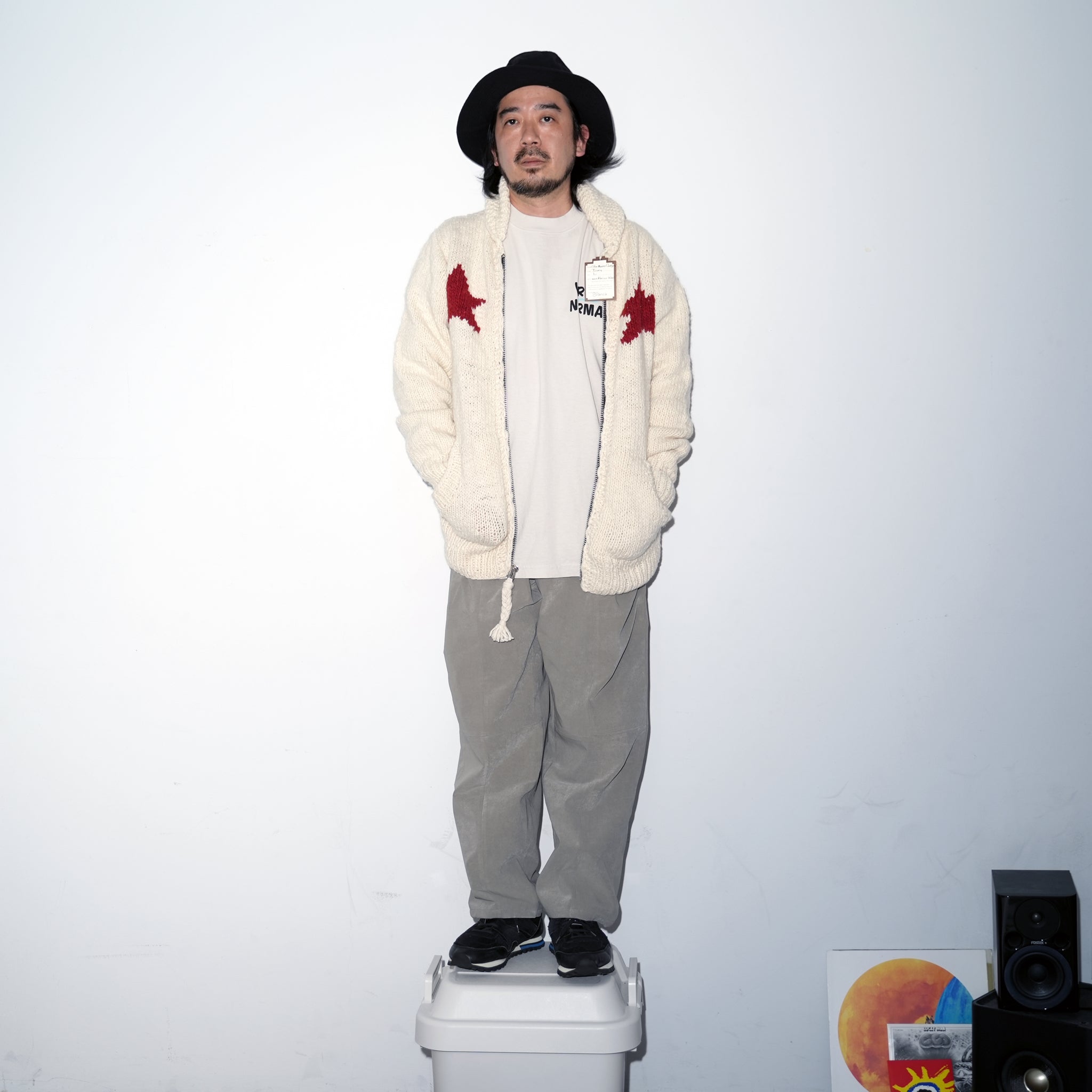 CHS81-01 | Star Zipper Cardigan | Color:Ivory X Red【CHAMULA_チャムラ】【MONITALY_モニタリー】