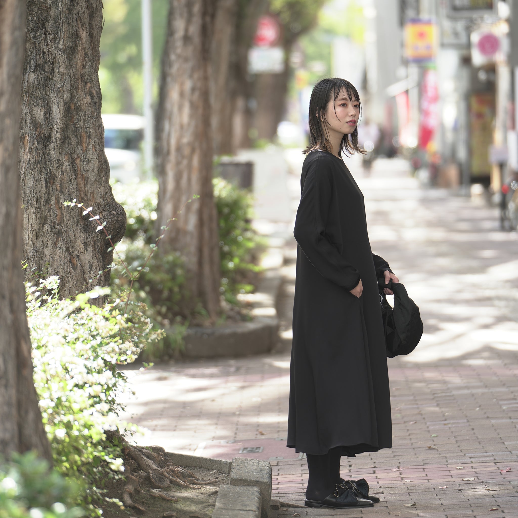 WHT22FOP4009 | Pearl button flare dress | Color:Black/Navy【WHYTO_ホワイト】