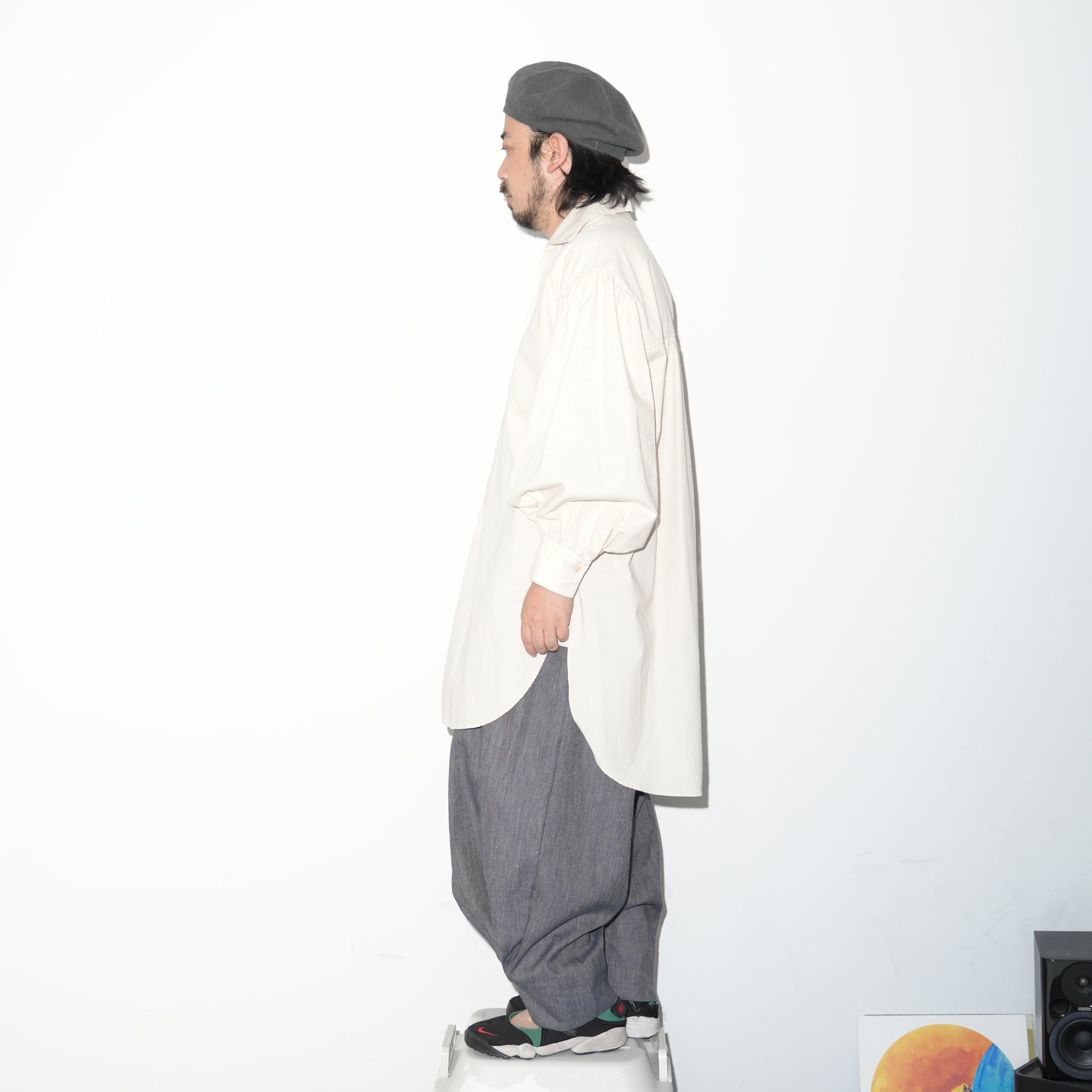 Balloon sleeves over shirt – Beige | PHABLIC × KAZUI