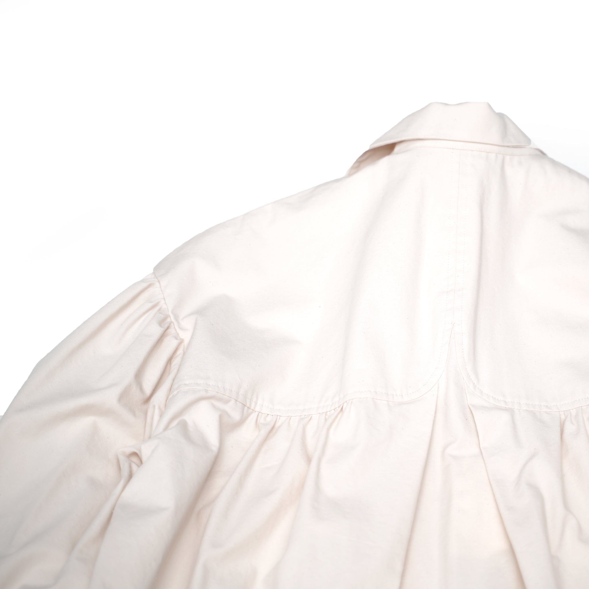 Balloon sleeves over shirt – Beige | PHABLIC × KAZUI