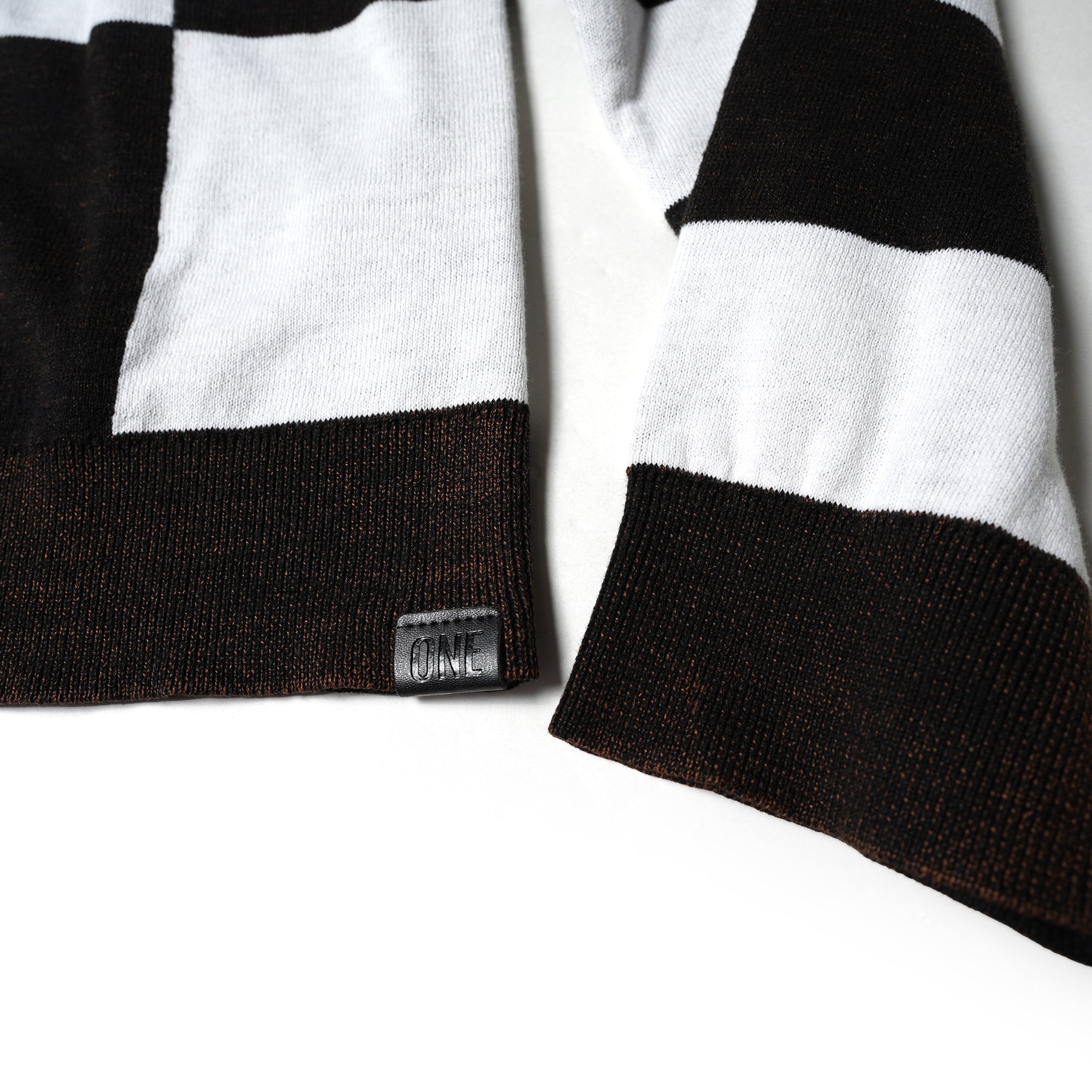 No:25576 | Name:SCOREBOARD SMILEY KNIT SWEATER | Color:Black White【ONE TEASPOON_ワンティースプーン】【archive】