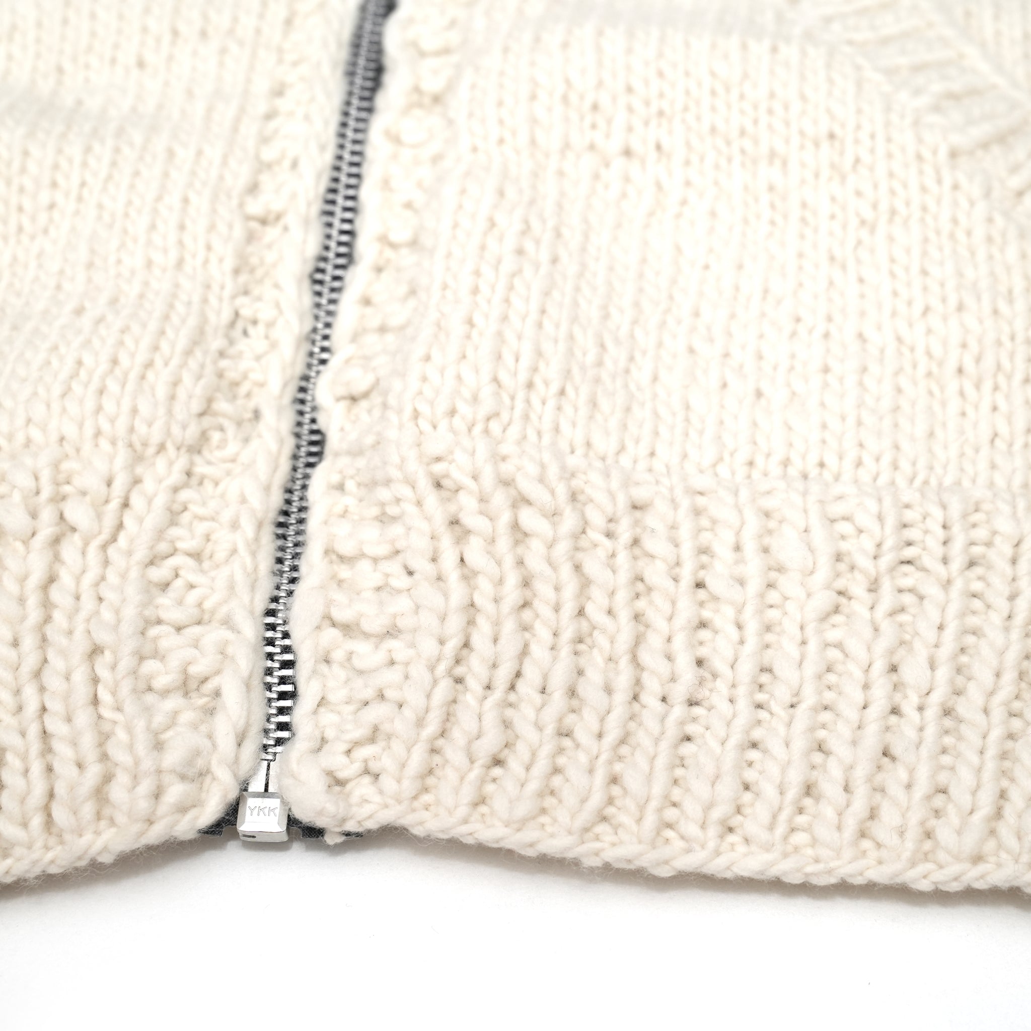 CHS81-01 | Star Zipper Cardigan | Color:Ivory X Red【CHAMULA_チャムラ】【MONITALY_モニタリー】