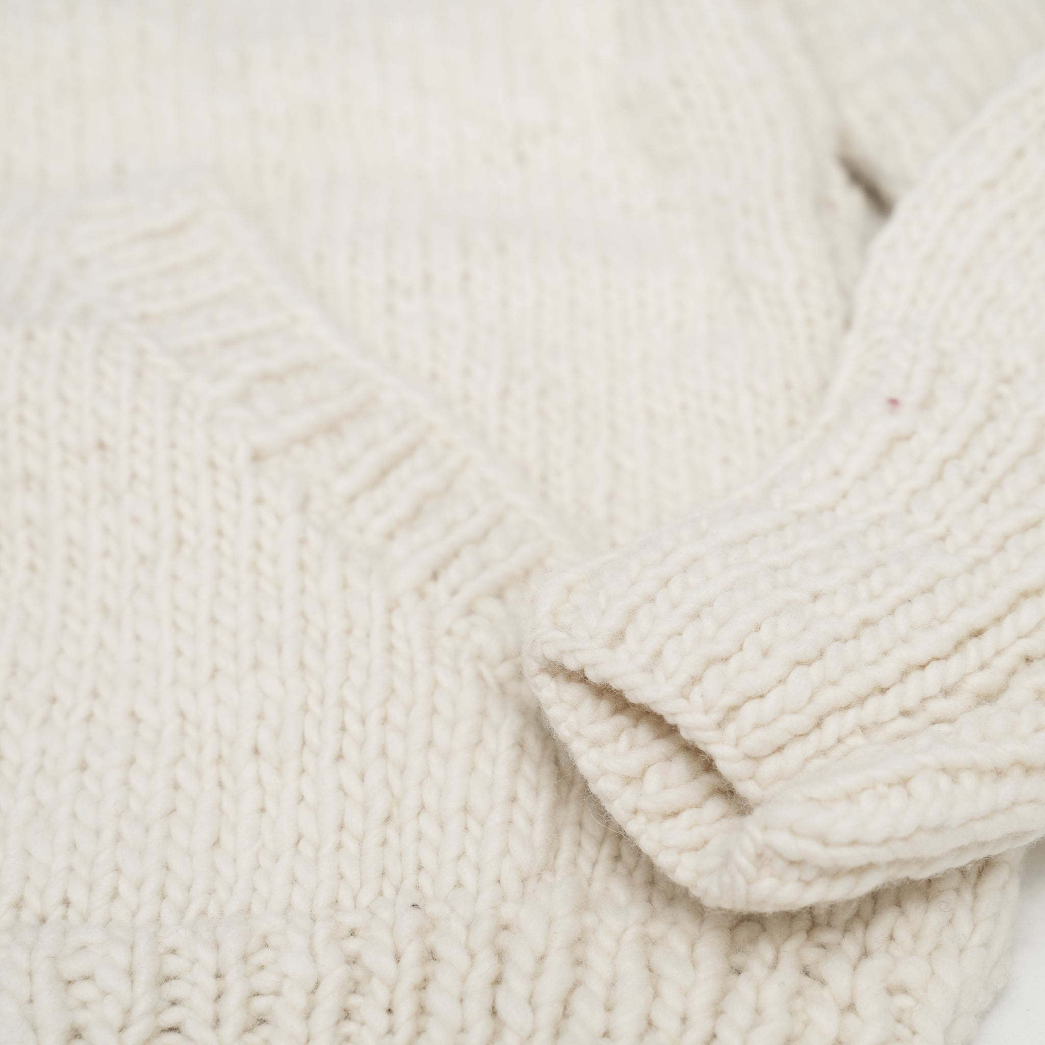 CHS81-01 | Star Zipper Cardigan | Color:Ivory X Red【CHAMULA_チャムラ】【MONITALY_モニタリー】