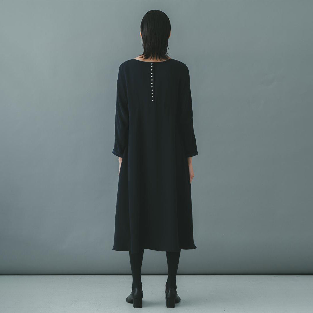 WHT22FOP4009 | Pearl button flare dress | Color:Black/Navy【WHYTO_ホワイト】