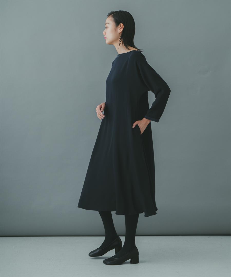 WHT22FOP4009 | Pearl button flare dress | Color:Black/Navy【WHYTO_ホワイト】