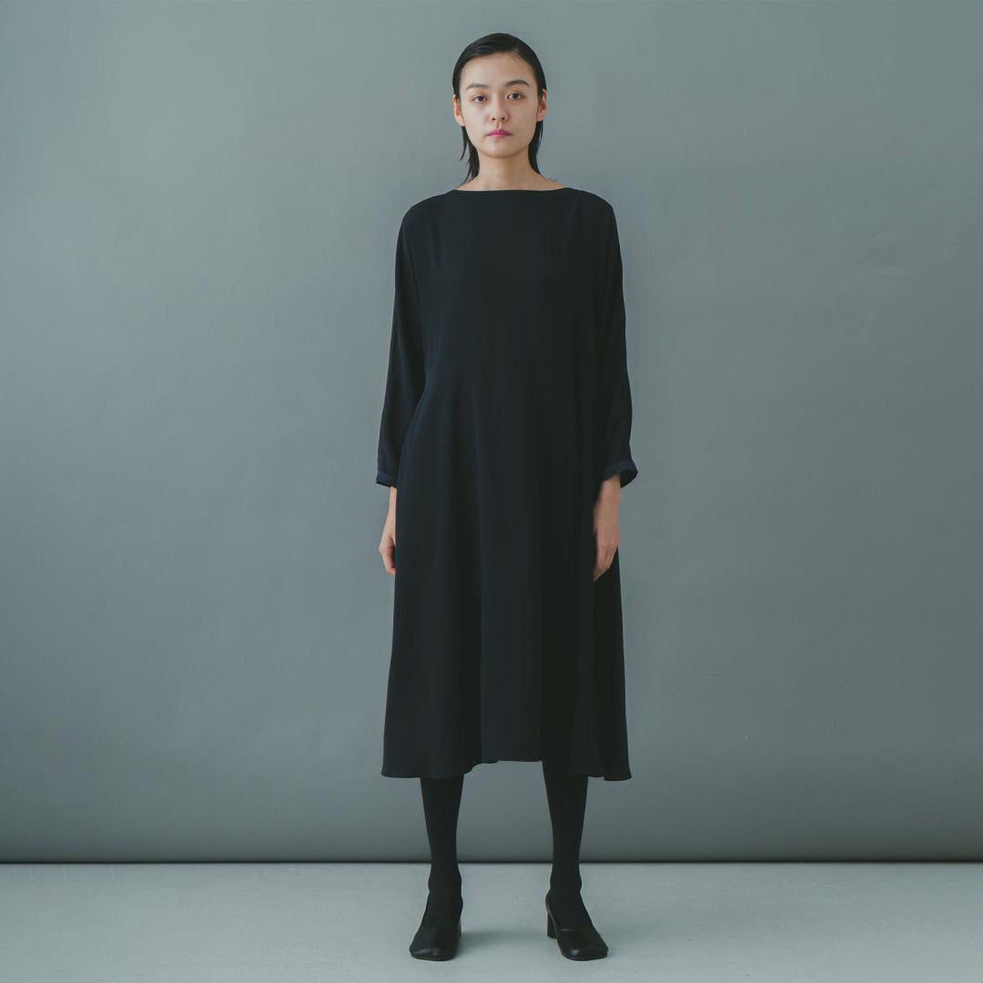 WHT22FOP4009 | Pearl button flare dress | Color:Black/Navy【WHYTO_ホワイト】