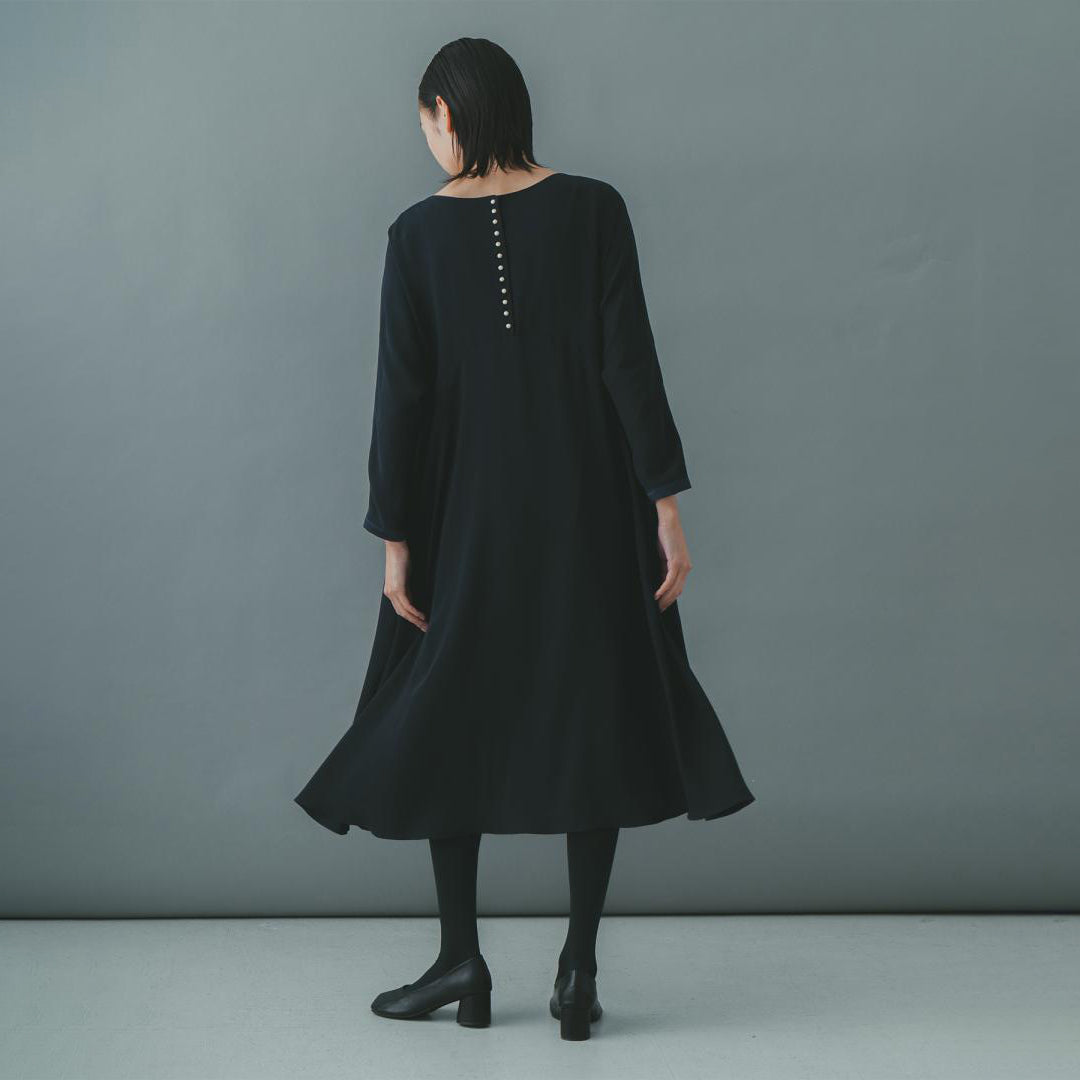 WHT22FOP4009 | Pearl button flare dress | Color:Black/Navy【WHYTO_ホワイト】