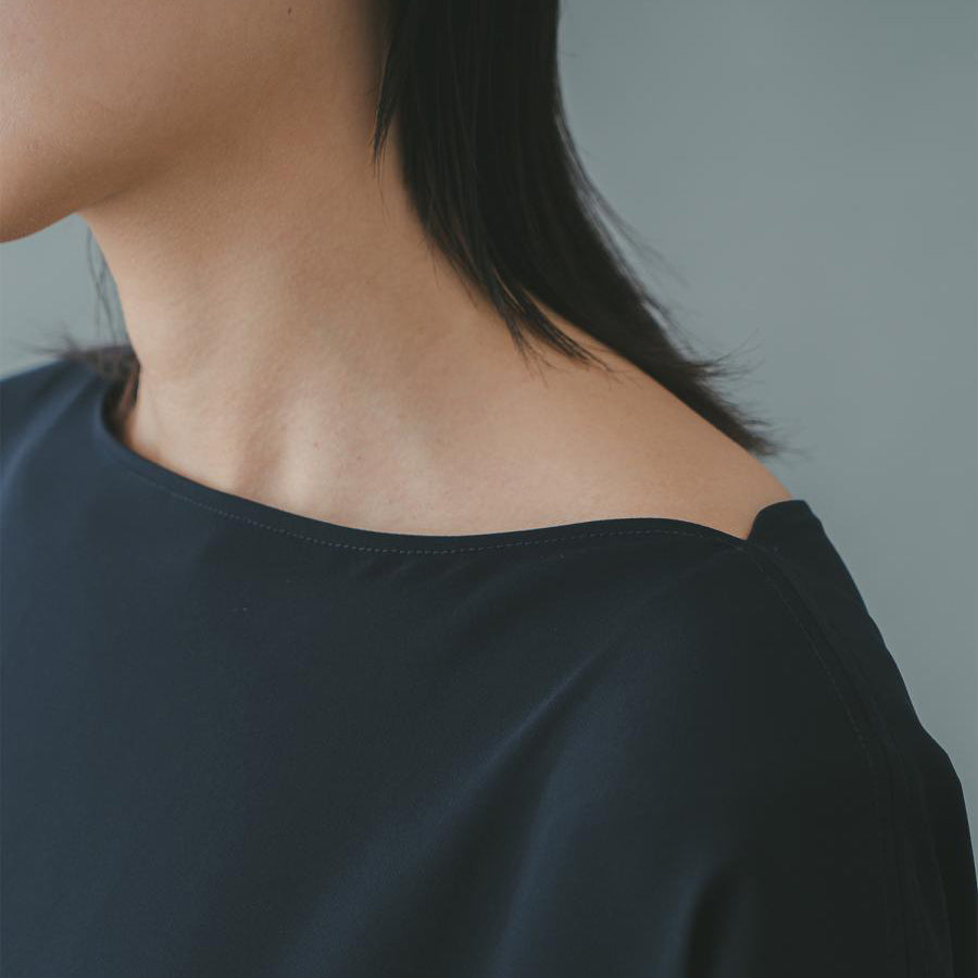 WHT22FOP4009 | Pearl button flare dress | Color:Black/Navy【WHYTO_ホワイト】