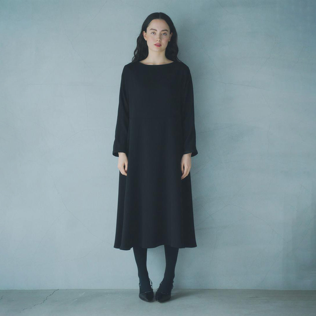 WHT22FOP4009 | Pearl button flare dress | Color:Black/Navy【WHYTO_ホワイト】