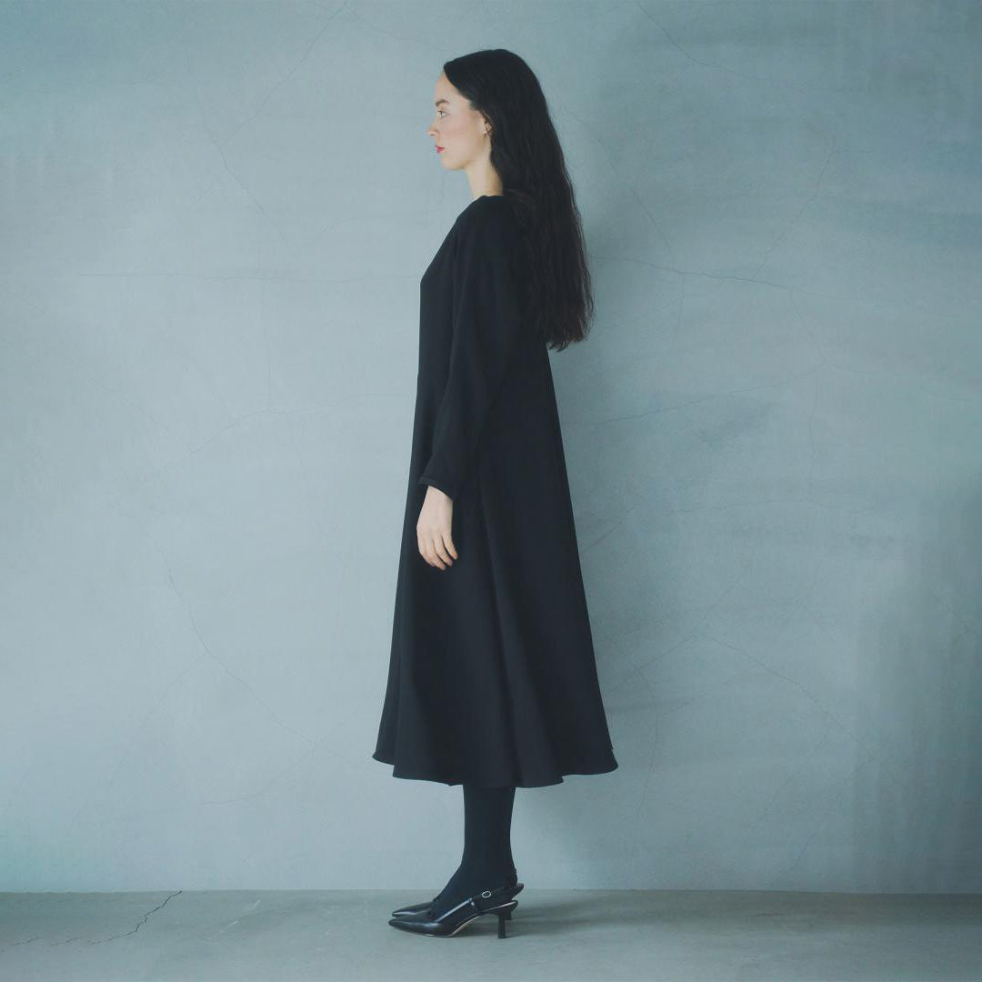 WHT22FOP4009 | Pearl button flare dress | Color:Black/Navy【WHYTO_ホワイト】