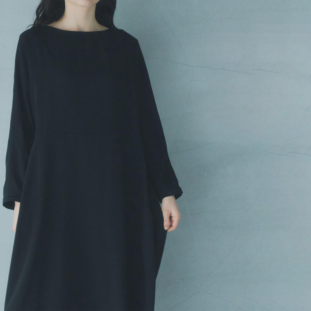 WHT22FOP4009 | Pearl button flare dress | Color:Black/Navy【WHYTO_ホワイト】