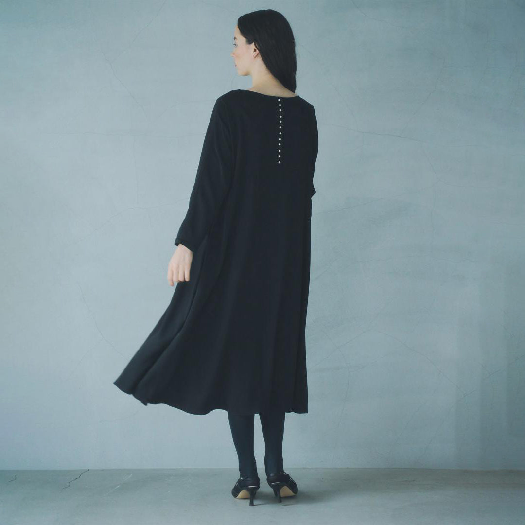 WHT22FOP4009 | Pearl button flare dress | Color:Black/Navy【WHYTO_ホワイト】