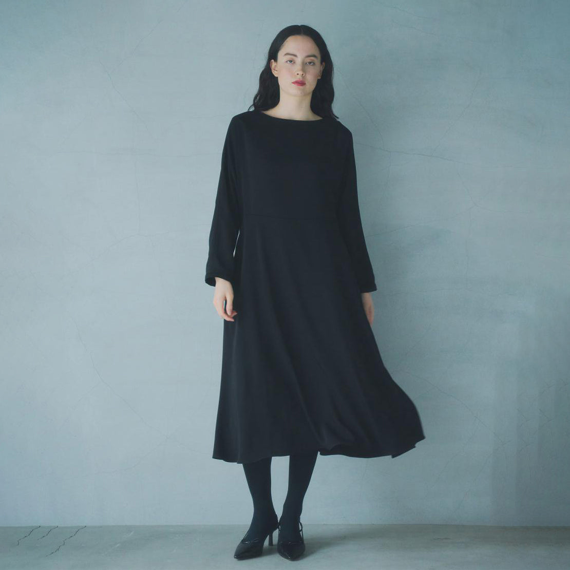 WHT22FOP4009 | Pearl button flare dress | Color:Black/Navy【WHYTO_ホワイト】