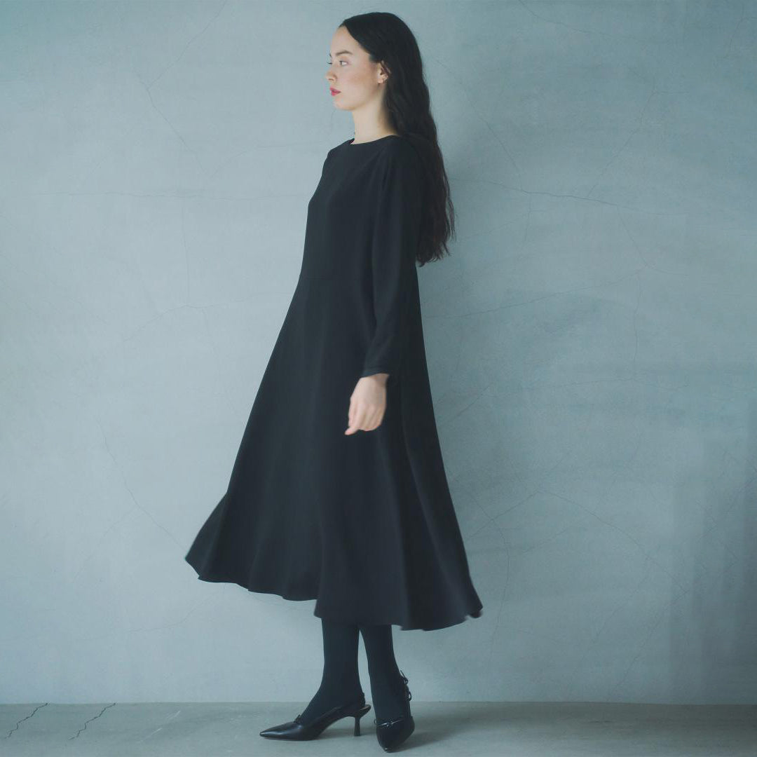 WHT22FOP4009 | Pearl button flare dress | Color:Black/Navy【WHYTO_ホワイト】