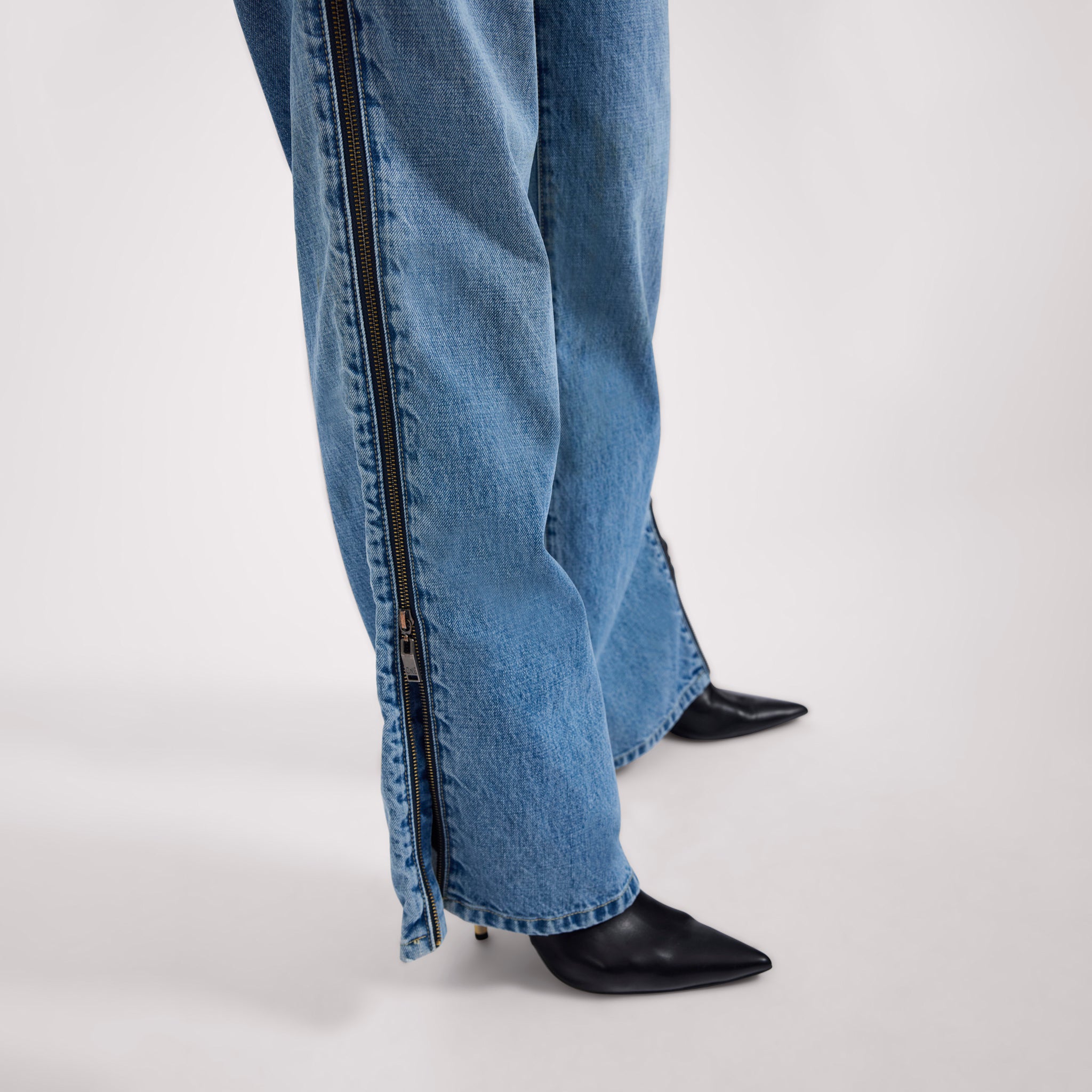 LOW RIDERS LOW WAIST WIDE LEG ZIPPED DENIM JEANS | Color_Pretty Blue | No_27302_Pretty Blue【ONE TEASPOON_ワンティースプーン】