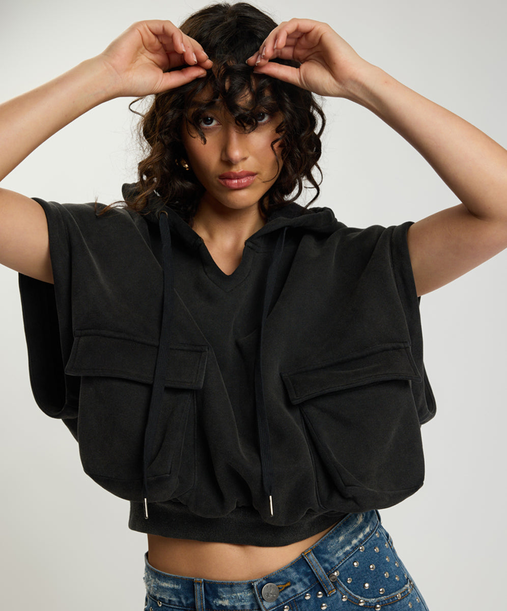 PUFF POWER CROPPED HOODIE WITH ZIP OFF SLEEVES – Black | ONE TEASPOON