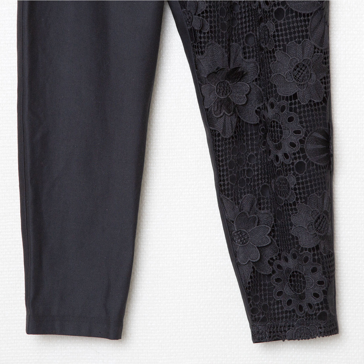 BSD25SS-17_Black | Flower Lace Relax Pants | Color:Black【BEDSIDEDRAMA_ベッドサイドドラマ】【入荷予定アイテム・入荷連絡可能】