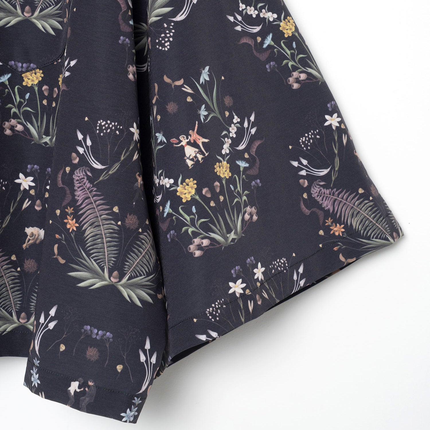 Dance In The Garden Cape Shirt | Color_Black | No_BSD26SS-16_Black【BEDSIDEDRAMA_ベッドサイドドラマ】【入荷予定アイテム・入荷連絡可能】