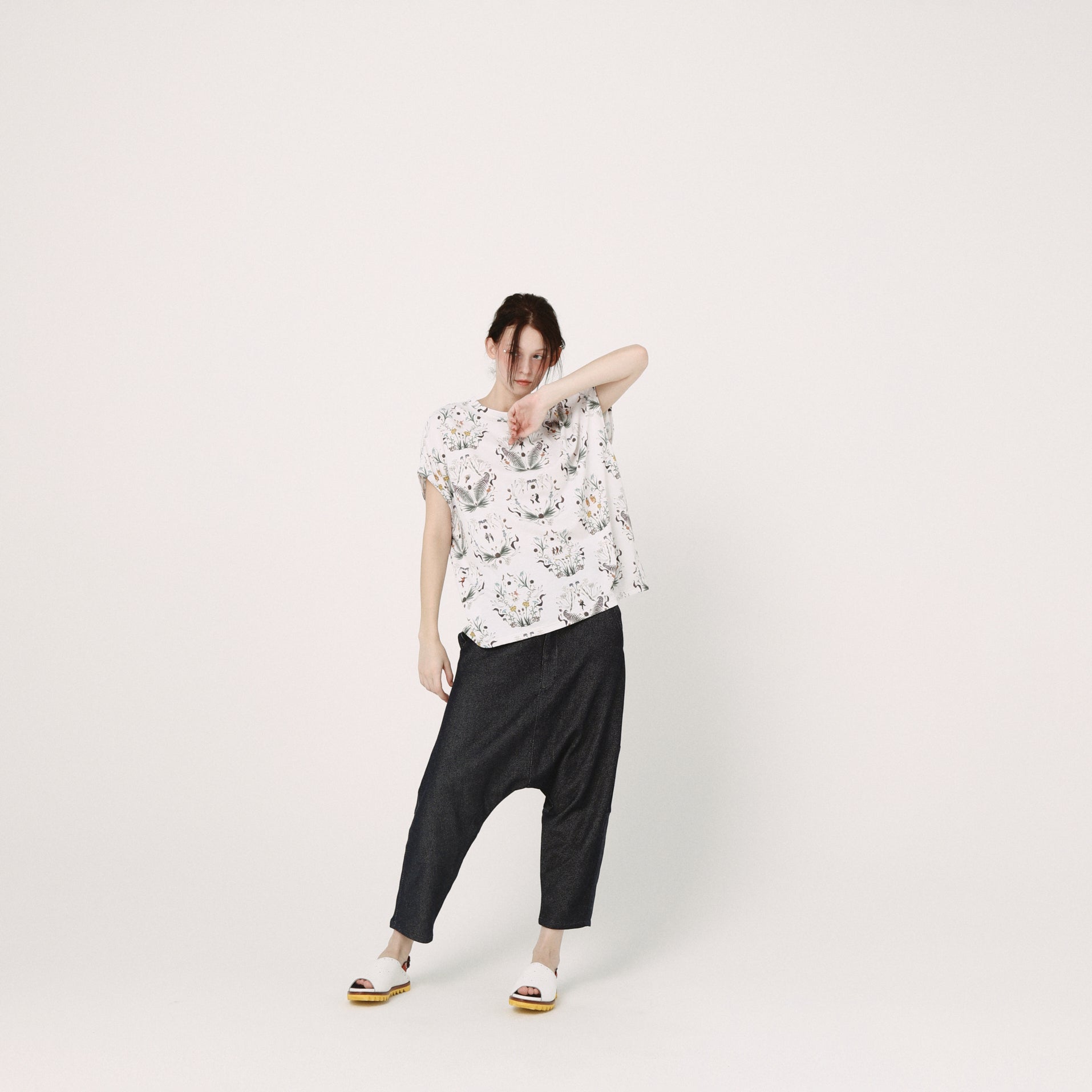 Dance In The Garden Tee | Color_Natural | No_BSD26SS-18_Natural【BEDSIDEDRAMA_ベッドサイドドラマ】【入荷予定アイテム・入荷連絡可能】