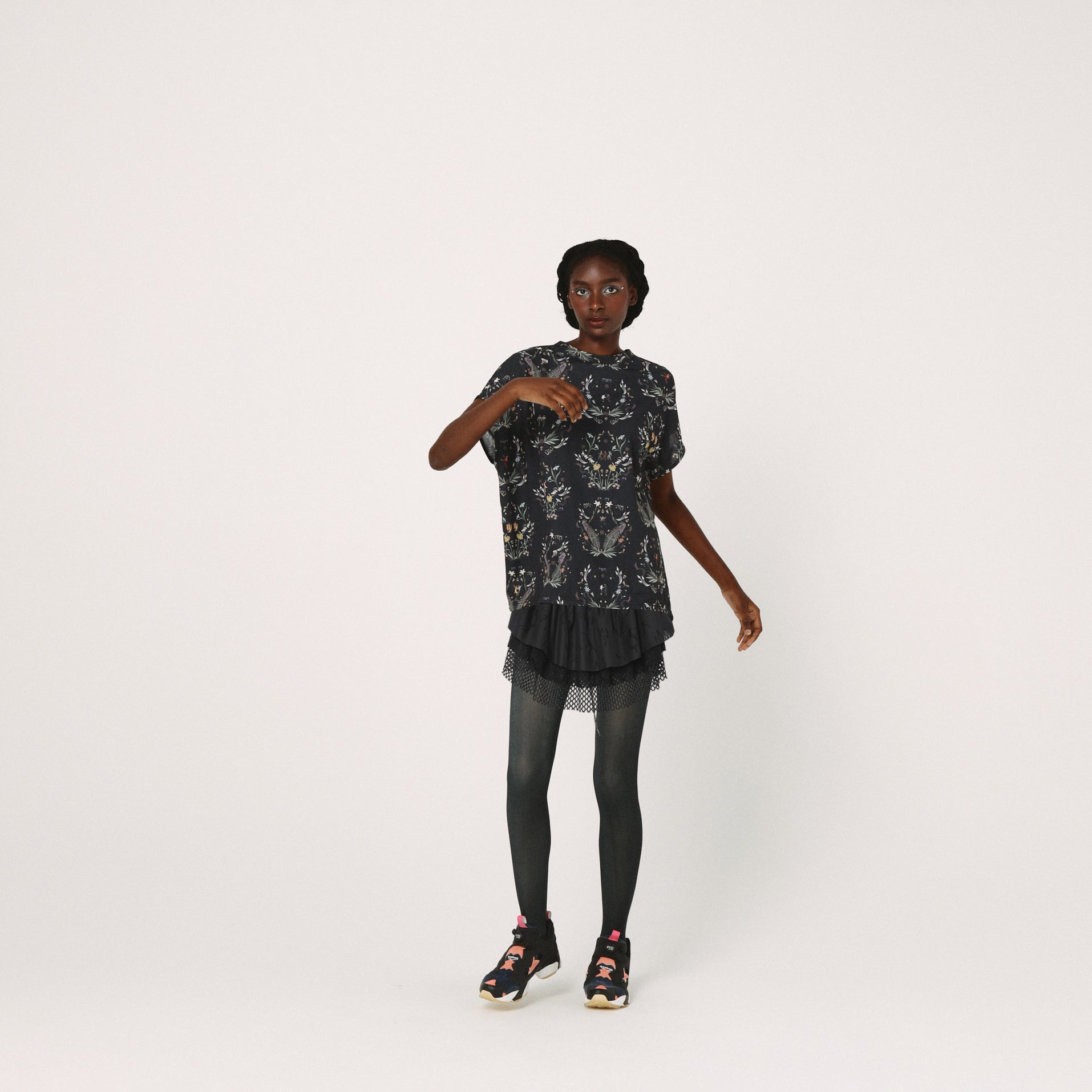 Dance In The Garden Tee | Color_Black | No_BSD26SS-18_Black【BEDSIDEDRAMA_ベッドサイドドラマ】【入荷予定アイテム・入荷連絡可能】