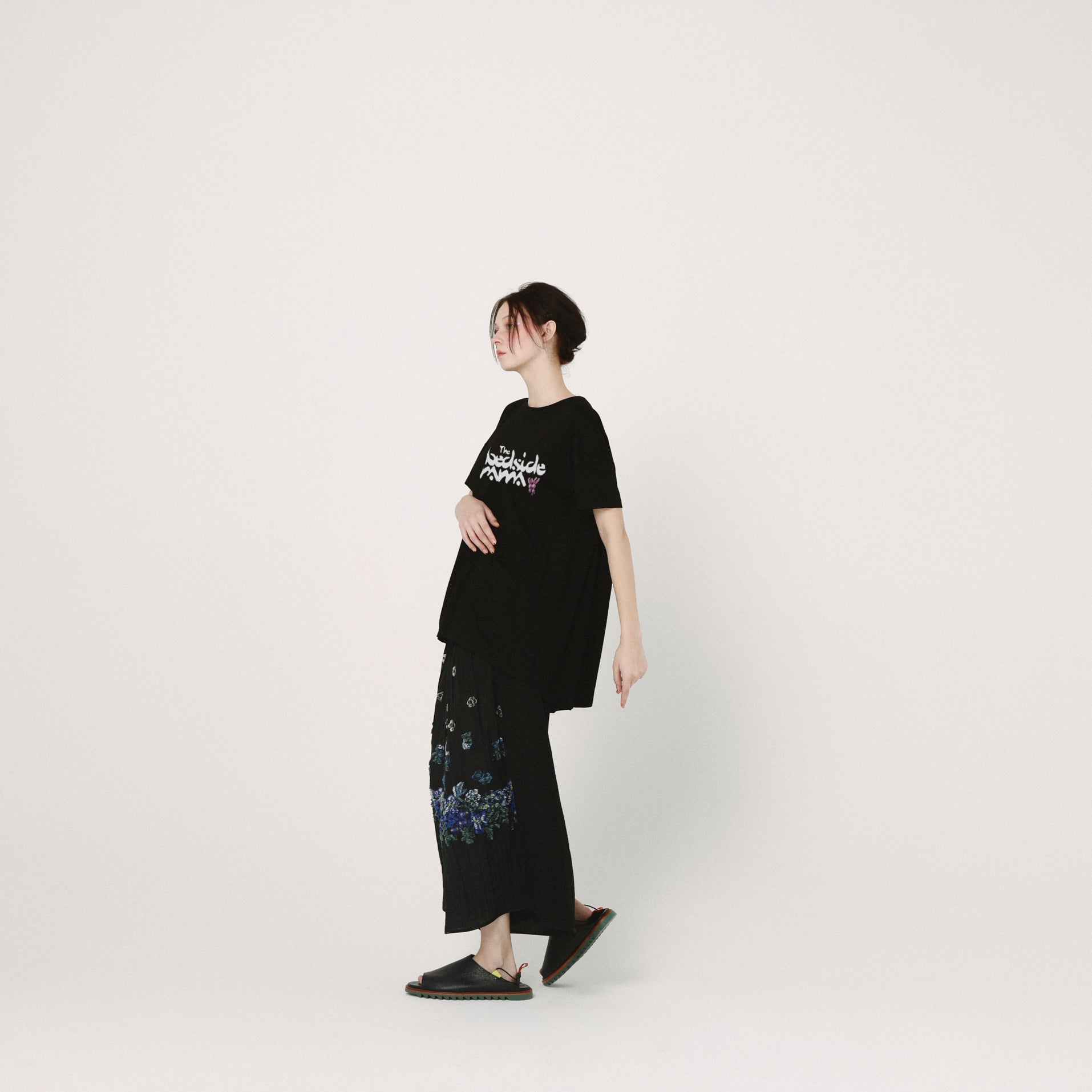 BEDSIDE SISTERS Flare T-Shirt– Black | BEDSIDEDRAMA