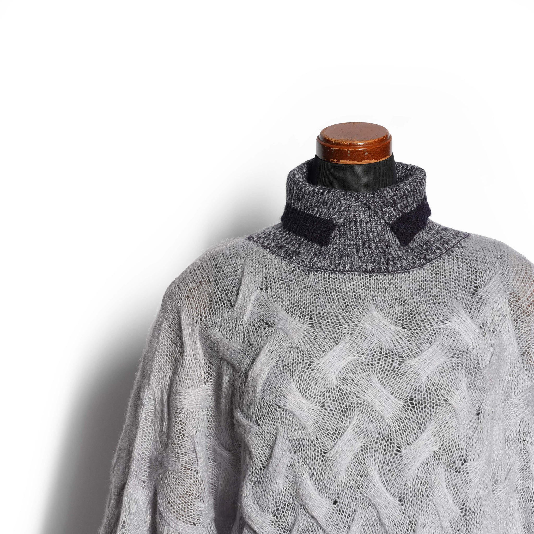 MOHAIR KNIT_SUPER LONG SLV. SLIT TURTLE – Lt Grey | 252-420_lt grey | CaRouseLamBRa