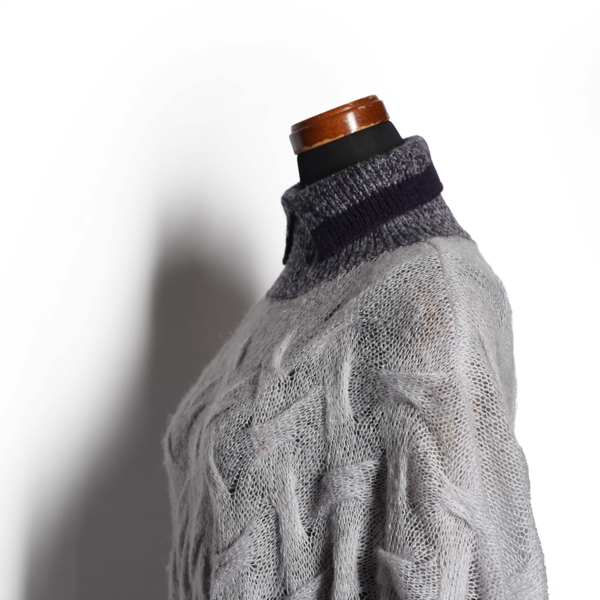 MOHAIR KNIT_SUPER LONG SLV. SLIT TURTLE – Lt Grey | 252-420_lt grey | CaRouseLamBRa