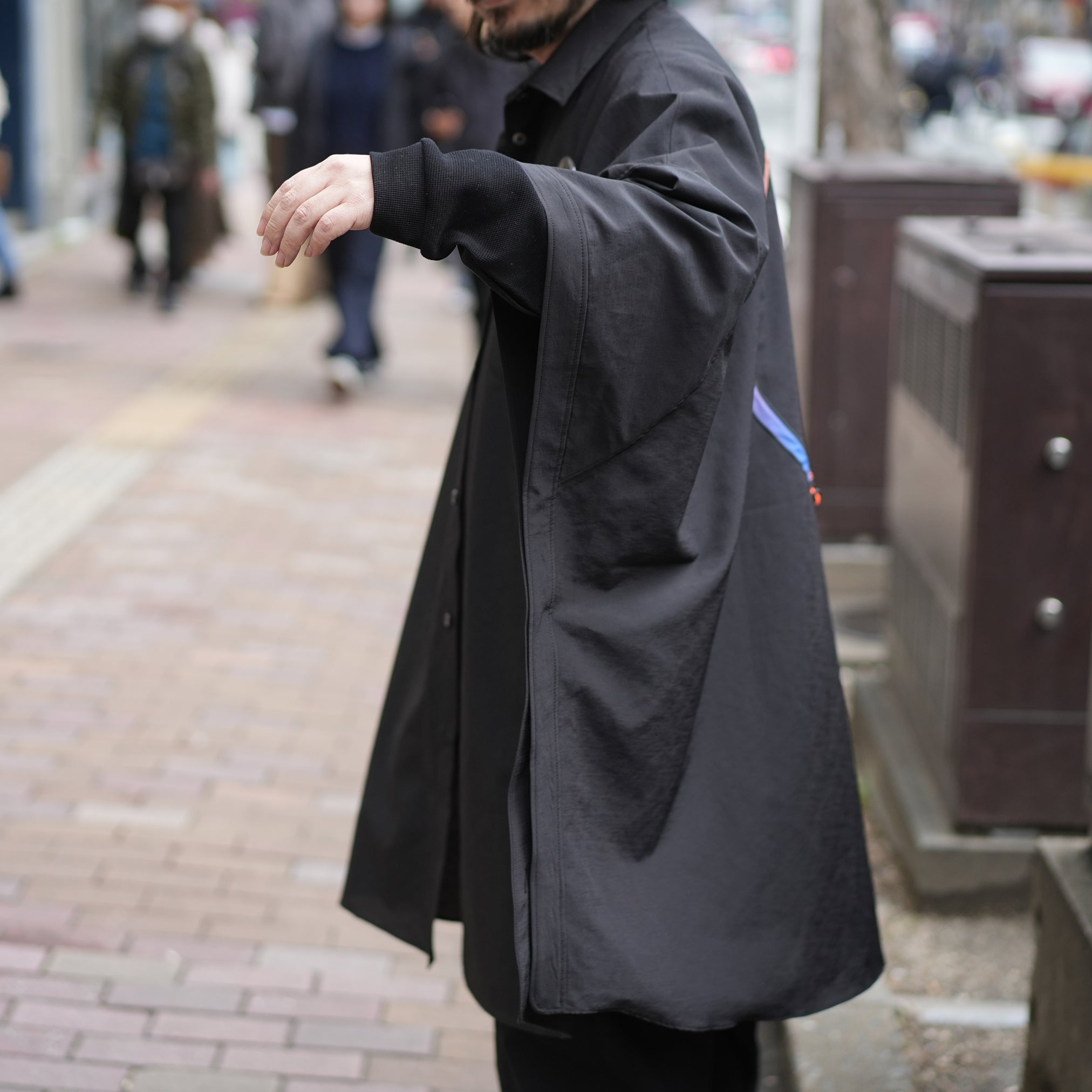 Packable Circle Poncho Shirt – Black | NEYVOR