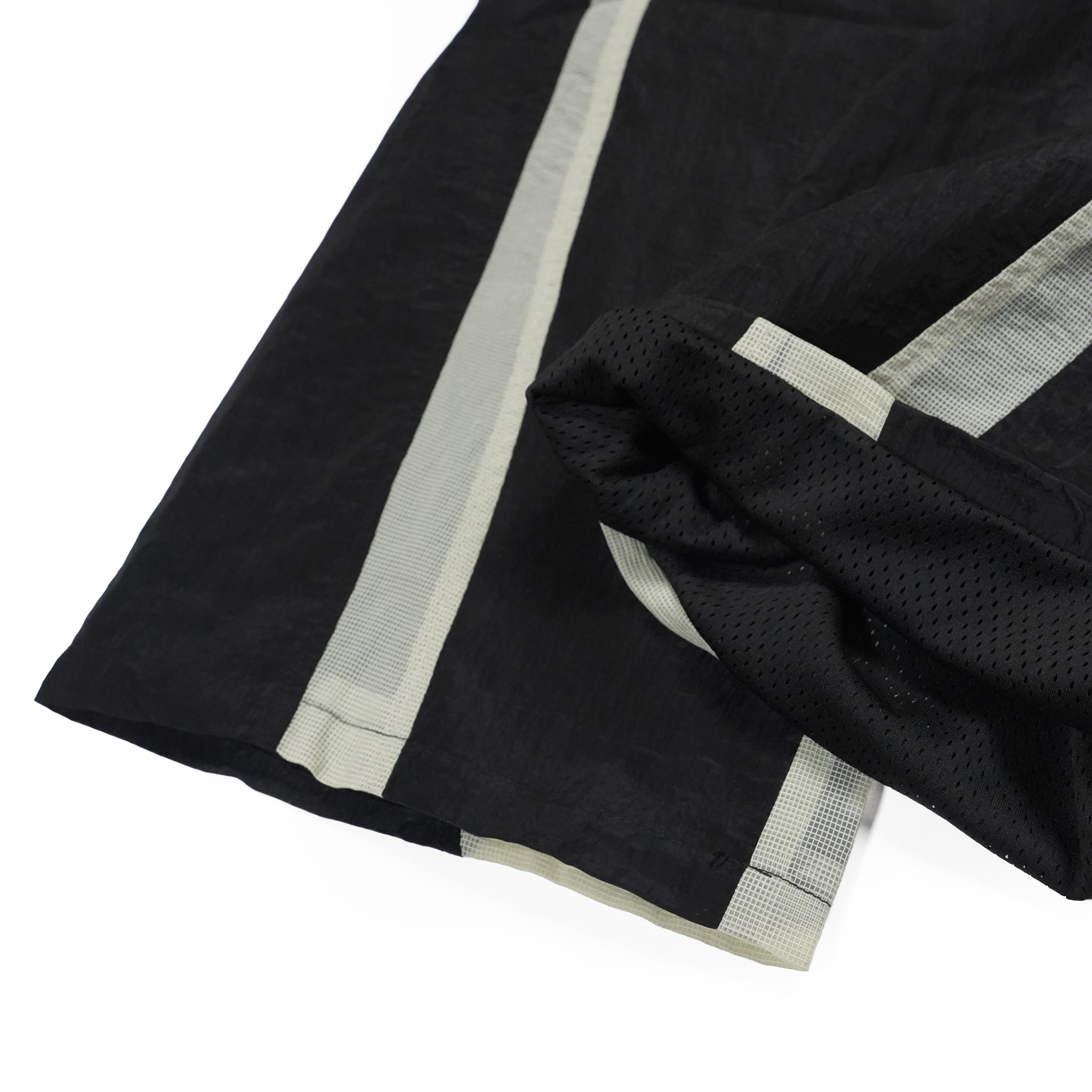 Curvy nylon pants – Black | PLATEAU STUDIO
