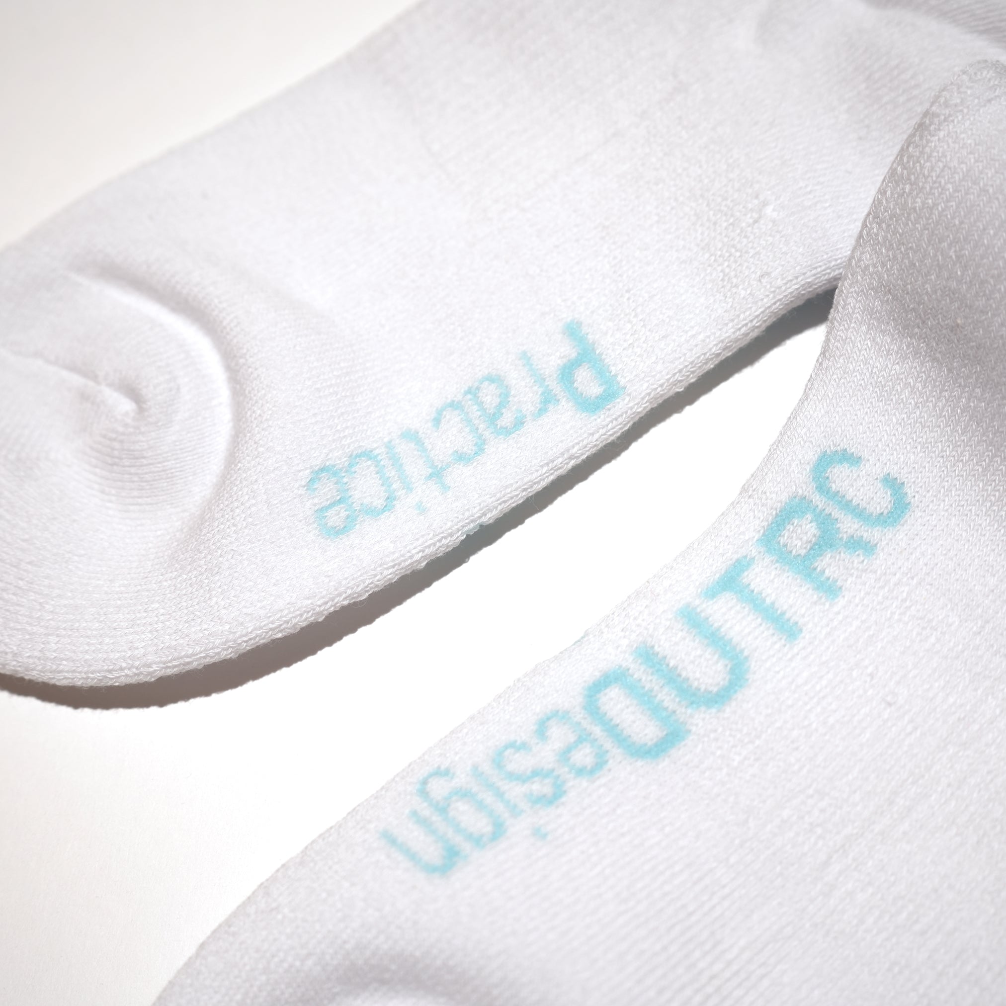 UN-026_SS24 | GEOMETRY BLOCKS SOCKS | Color:White【UNTRACE_アントレース】【ネコポス