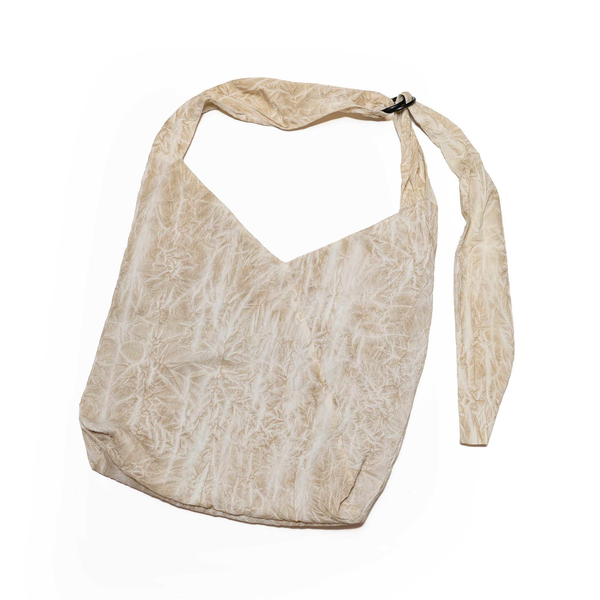 Unevenly Dyed Crushed Pleats Triangle Tasuki Shoulder Bag | Color:Sand
Beige【APHLOTUS_アプロタス】 | 217616_161_sand
beige