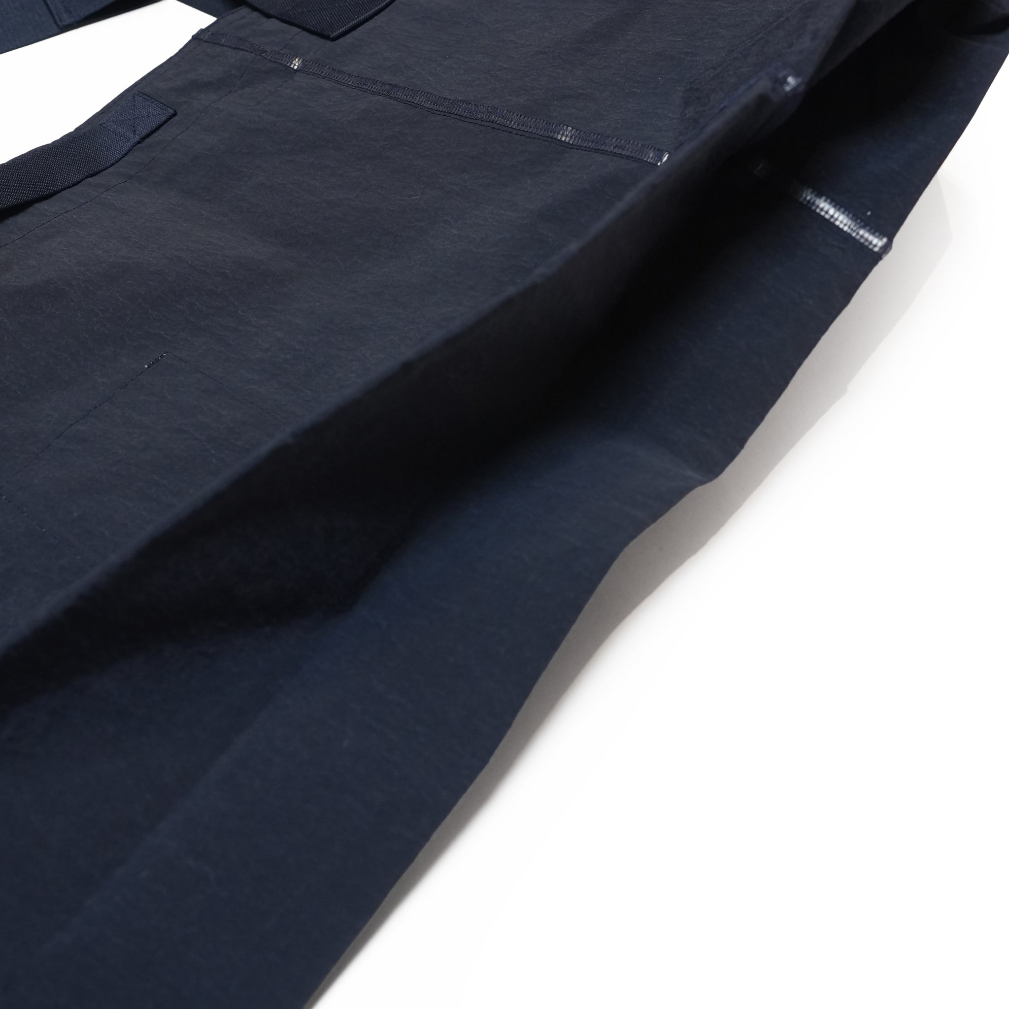 _261 – Dark Navy | UNTRACE