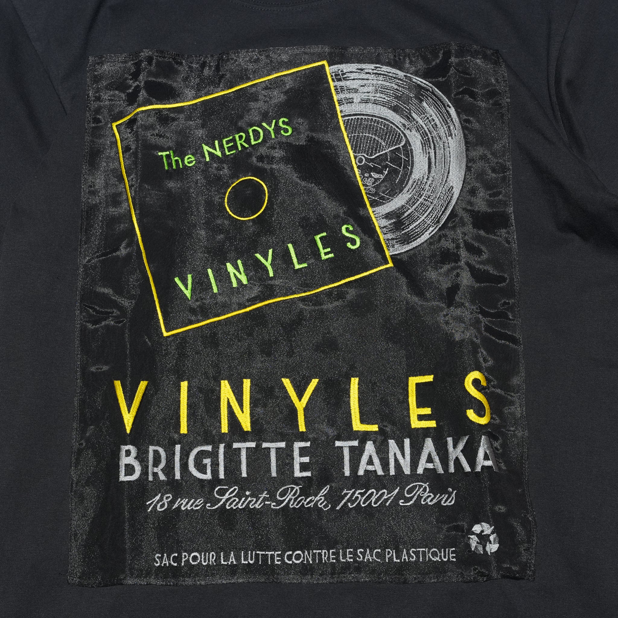 The NERDY'S VINYLES Tシャツ Brigitte Tanaka × The NERDYS VINYLES T-shirt – Black | The NERDYS