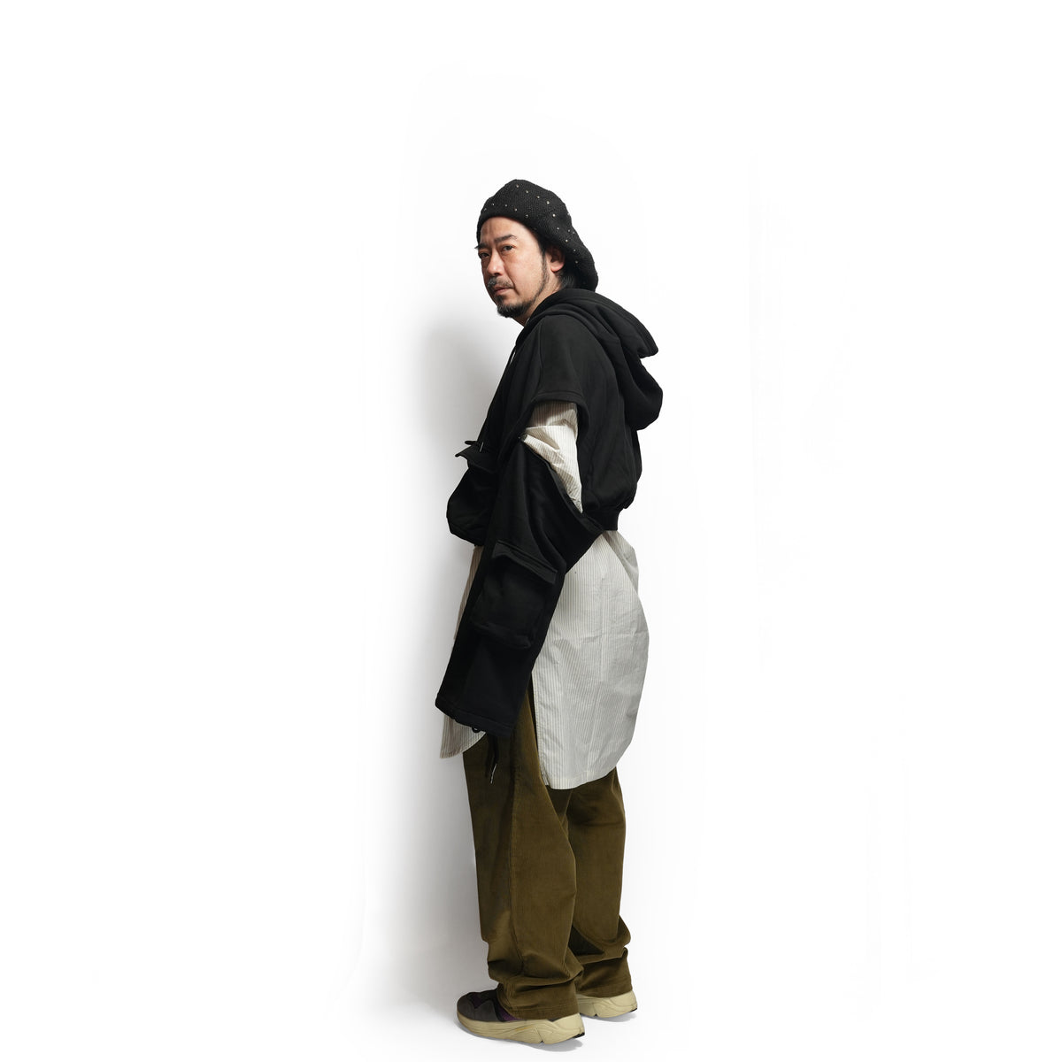 PUFF POWER CROPPED HOODIE WITH ZIP OFF SLEEVES – Black | ONE TEASPOON