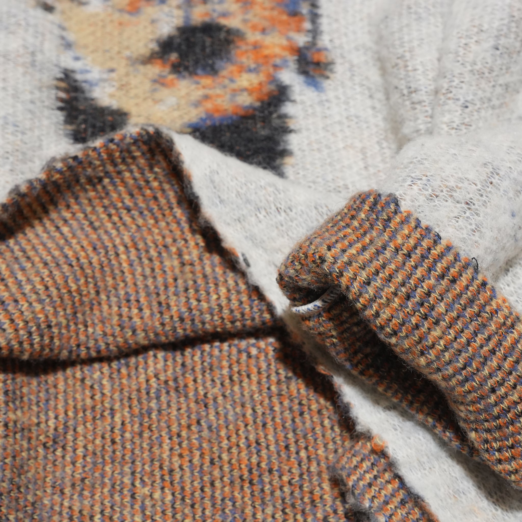 Alternative Knit Sweater – White | STOF | 入荷予定アイテム