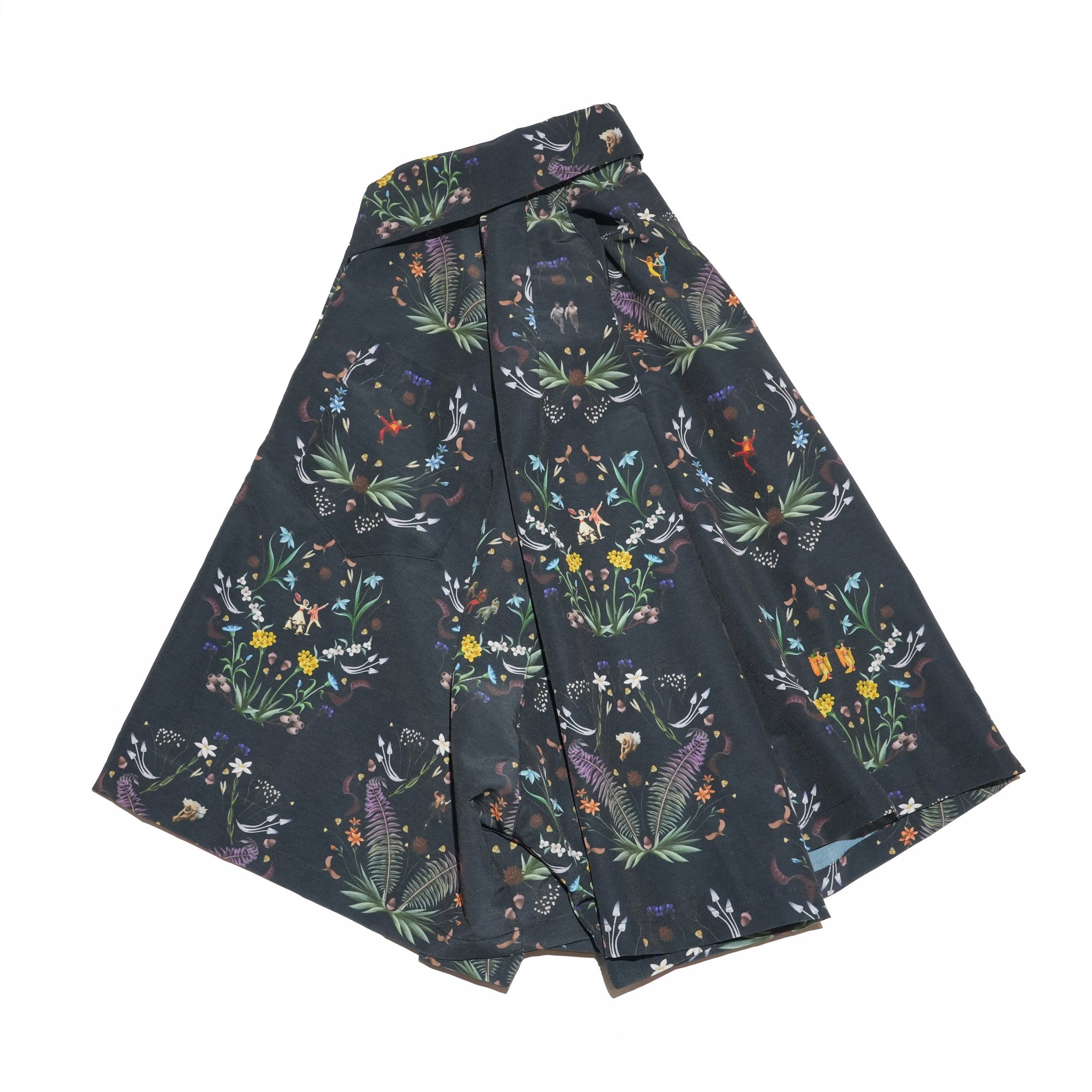 Dance In The Garden Cape Shirt– Black | BEDSIDEDRAMA