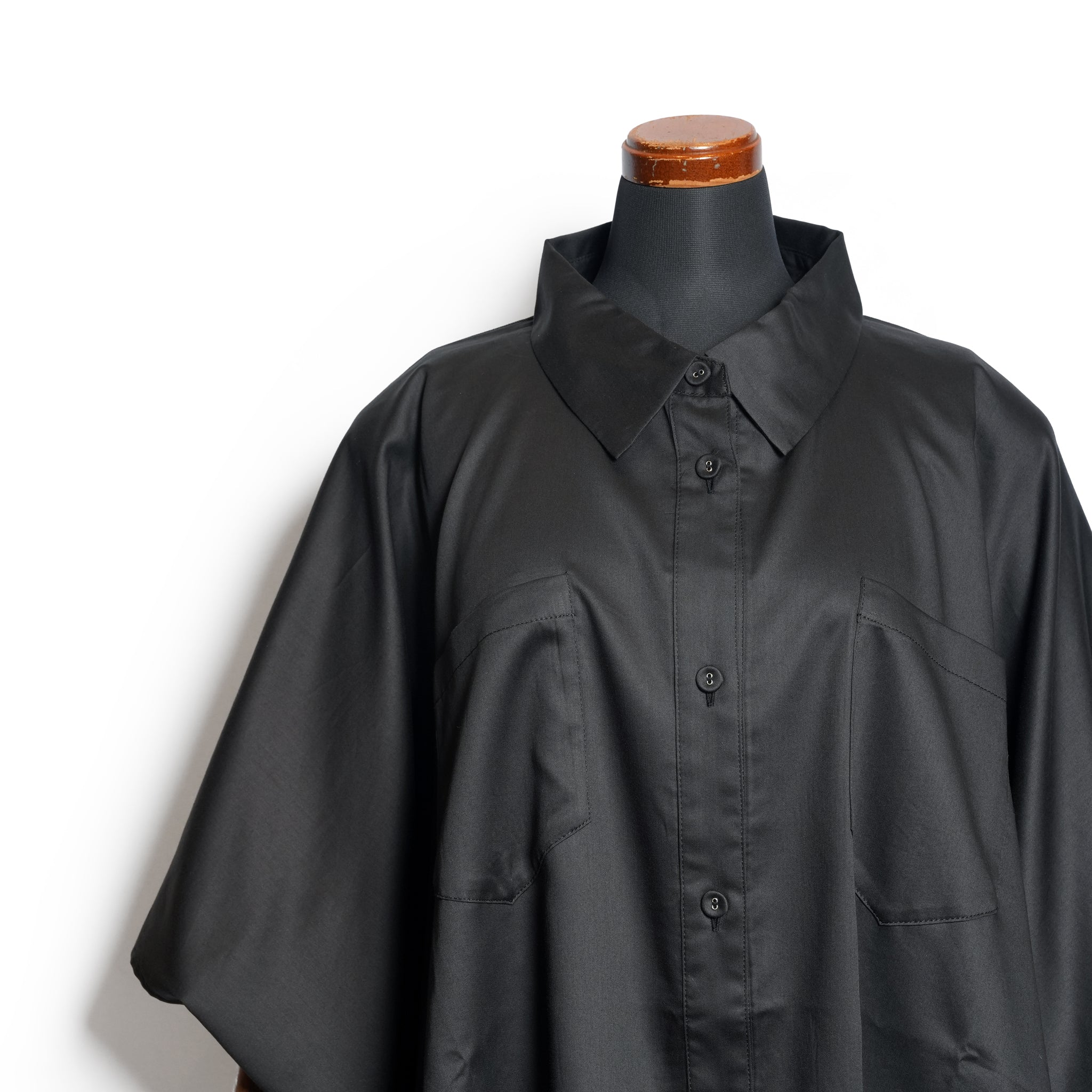 Dancing Lace poncho shirt– Black | BEDSIDEDRAMA