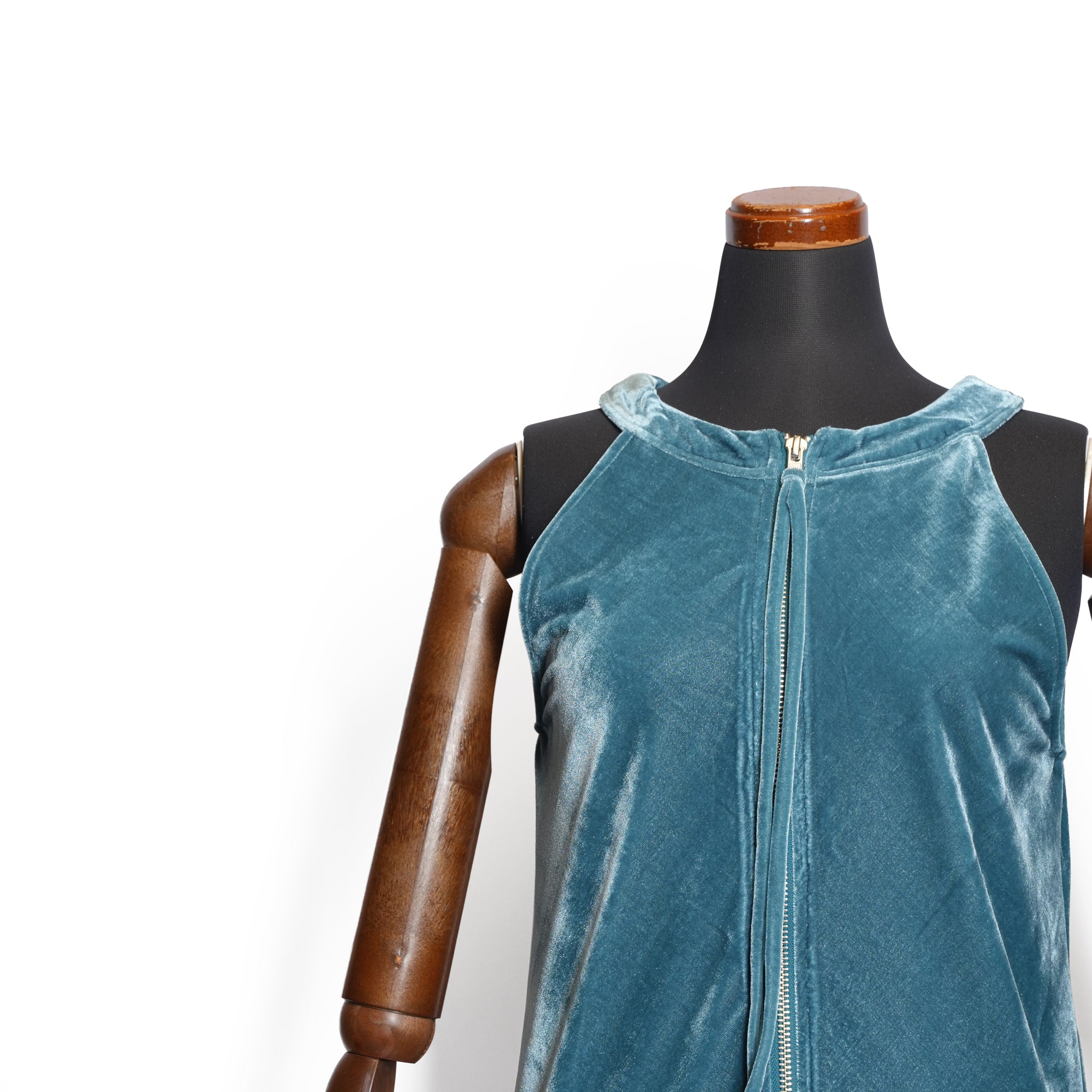 ベロアホルターネックドレス – Dusty Blue | AMBERGLEAM