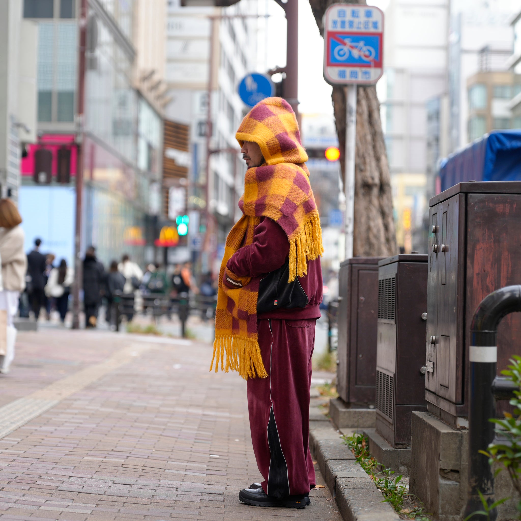 Moist Hoodie Poncho / Honey | AMBERGLEAM