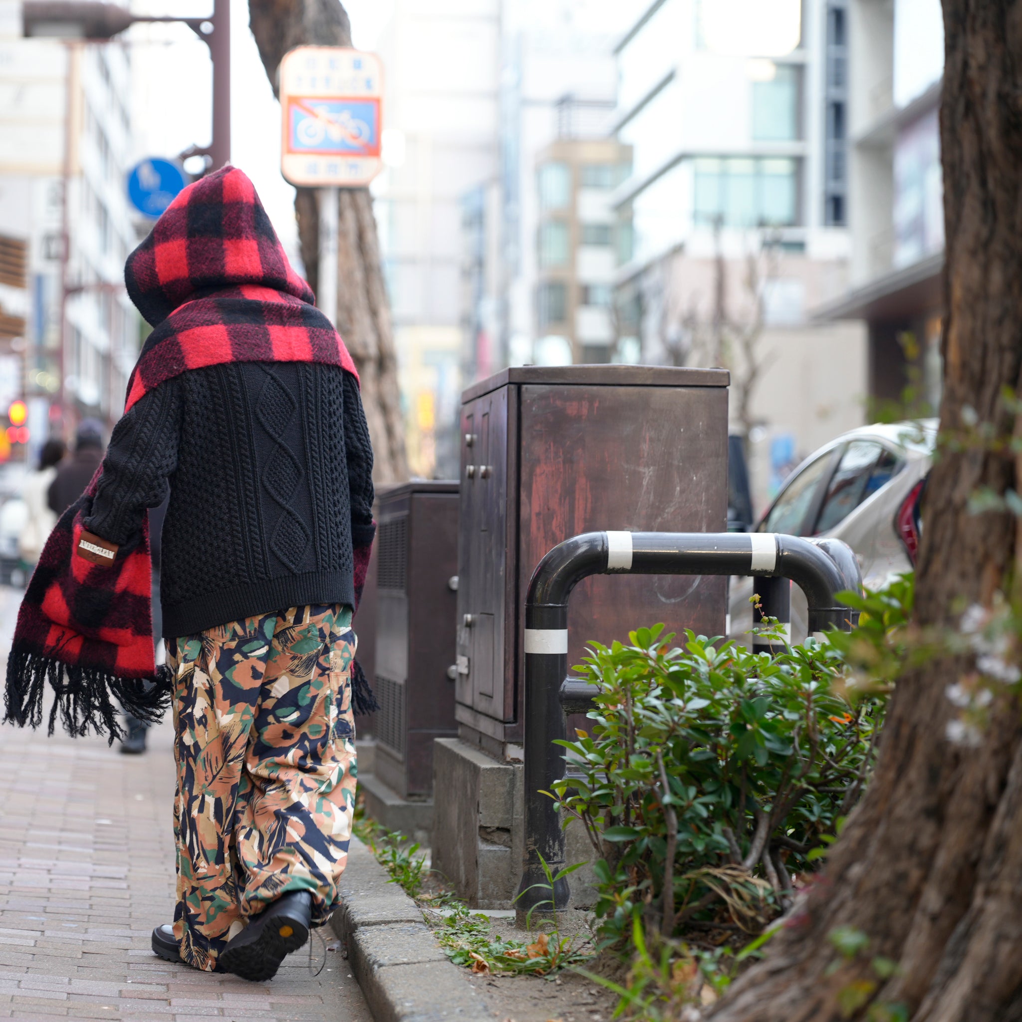 Moist Hoodie Poncho / Red | AMBERGLEAM